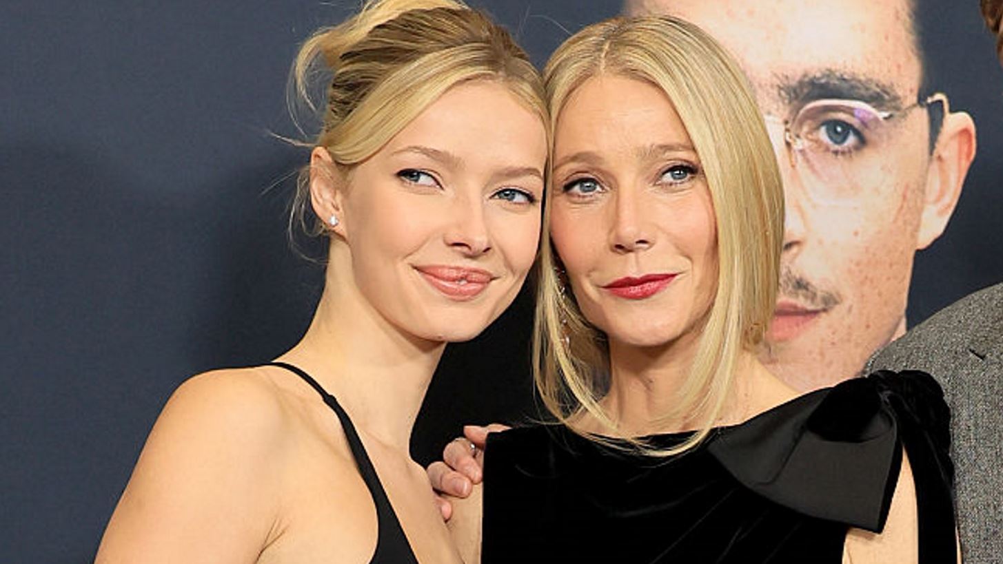 Gwyneth Paltrow &amp; Apple Martin | Eτοιμάζουν γιορτινό πρωινό στην κουζίνα με ασορτί looks