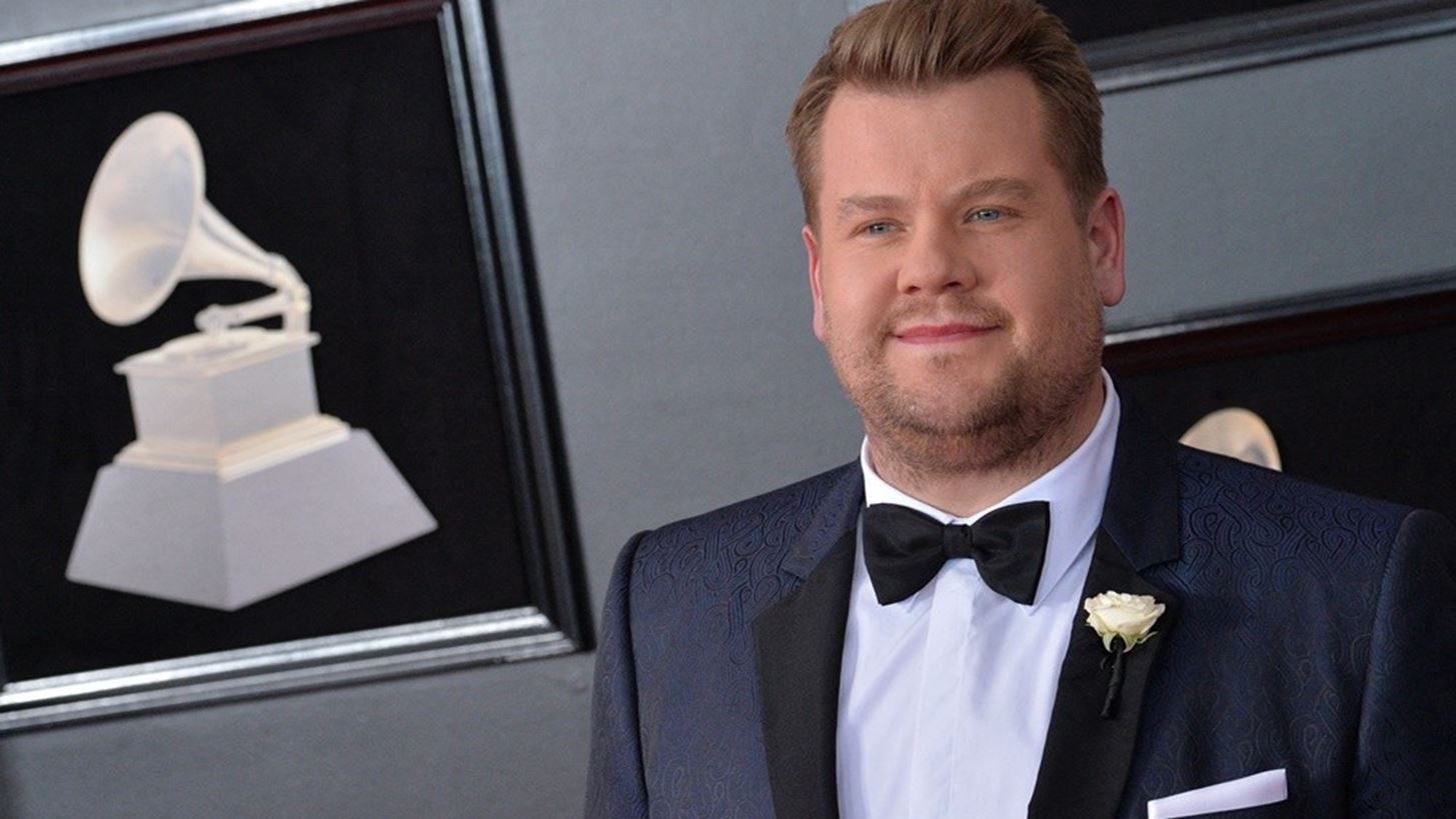 James Corden | &#x398;&#x3B1; &#x3C0;&#x3B1;&#x3C1;&#x3BF;&#x3C5;&#x3C3;&#x3B9;&#x3AC;&#x3C3;&#x3B5;&#x3B9; &#x3C4;&#x3B1; &#x3B8;&#x3B5;&#x3B1;&#x3C4;&#x3C1;&#x3B9;&#x3BA;&#x3AC; &#x3B2;&#x3C1;&#x3B1;&#x3B2;&#x3B5;&#x3AF;&#x3B1; Tony