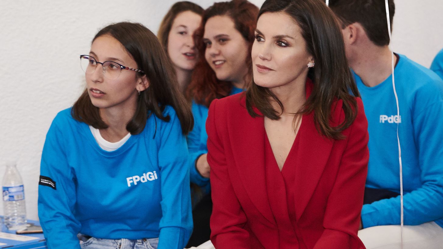 H &#x3B2;&#x3B1;&#x3C3;&#x3AF;&#x3BB;&#x3B9;&#x3C3;&#x3C3;&#x3B1; Letizia &#x3C6;&#x3CC;&#x3C1;&#x3B5;&#x3C3;&#x3B5; &#x3AD;&#x3BD;&#x3B1; &#x3C5;&#x3C0;&#x3AD;&#x3C1;&#x3BF;&#x3C7;&#x3BF; &#x3BA;&#x3CC;&#x3BA;&#x3BA;&#x3B9;&#x3BD;&#x3BF; &#x3BA;&#x3BF;&#x3C3;&#x3C4;&#x3BF;&#x3CD;&#x3BC;&#x3B9;