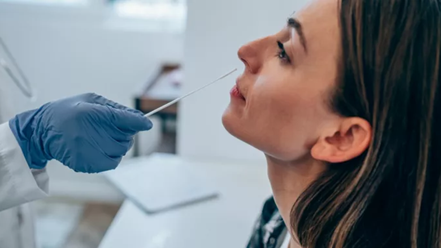 Πότε βγαίνουν "ψευδώς θετικό" τα rapid test; Τι λένε οι ειδικοί