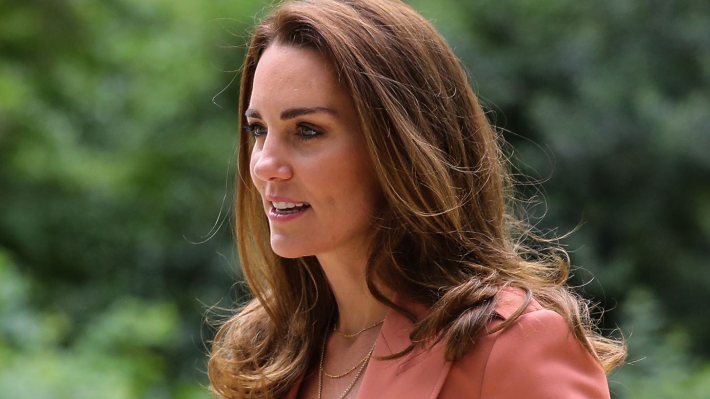 &#x397; Kate Middleton &#x3BC;&#x3B5; &#x3C4;&#x3B6;&#x3B9;&#x3BD; &#x3BA;&#x3B1;&#x3B9; &#x3B1;&#x3B8;&#x3BB;&#x3B7;&#x3C4;&#x3B9;&#x3BA;&#x3AC; &#x3C0;&#x3B1;&#x3C0;&#x3BF;&#x3CD;&#x3C4;&#x3C3;&#x3B9;&#x3B1; &#x3C3;&#x3B5; &#x3B5;&#x3C0;&#x3AF;&#x3C3;&#x3B7;&#x3BC;&#x3B7; &#x3B5;&#x3BC;&#x3C6;&#x3AC;&#x3BD;&#x3B9;&#x3C3;&#x3B7;