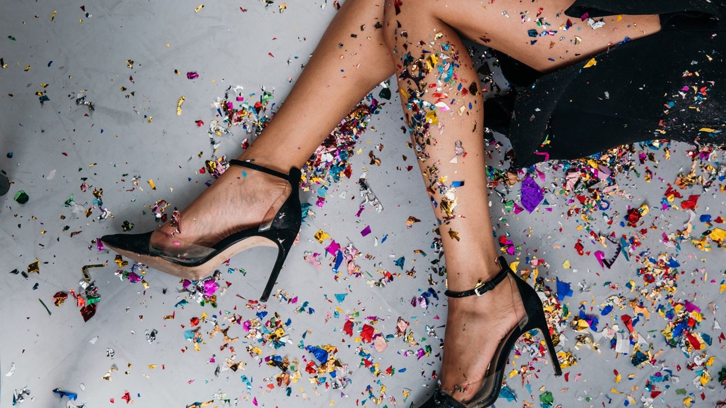 Ψηλοτάκουνα στις γιορτές | Πώς θα τα απολαύσεις με στιλ και άνεση