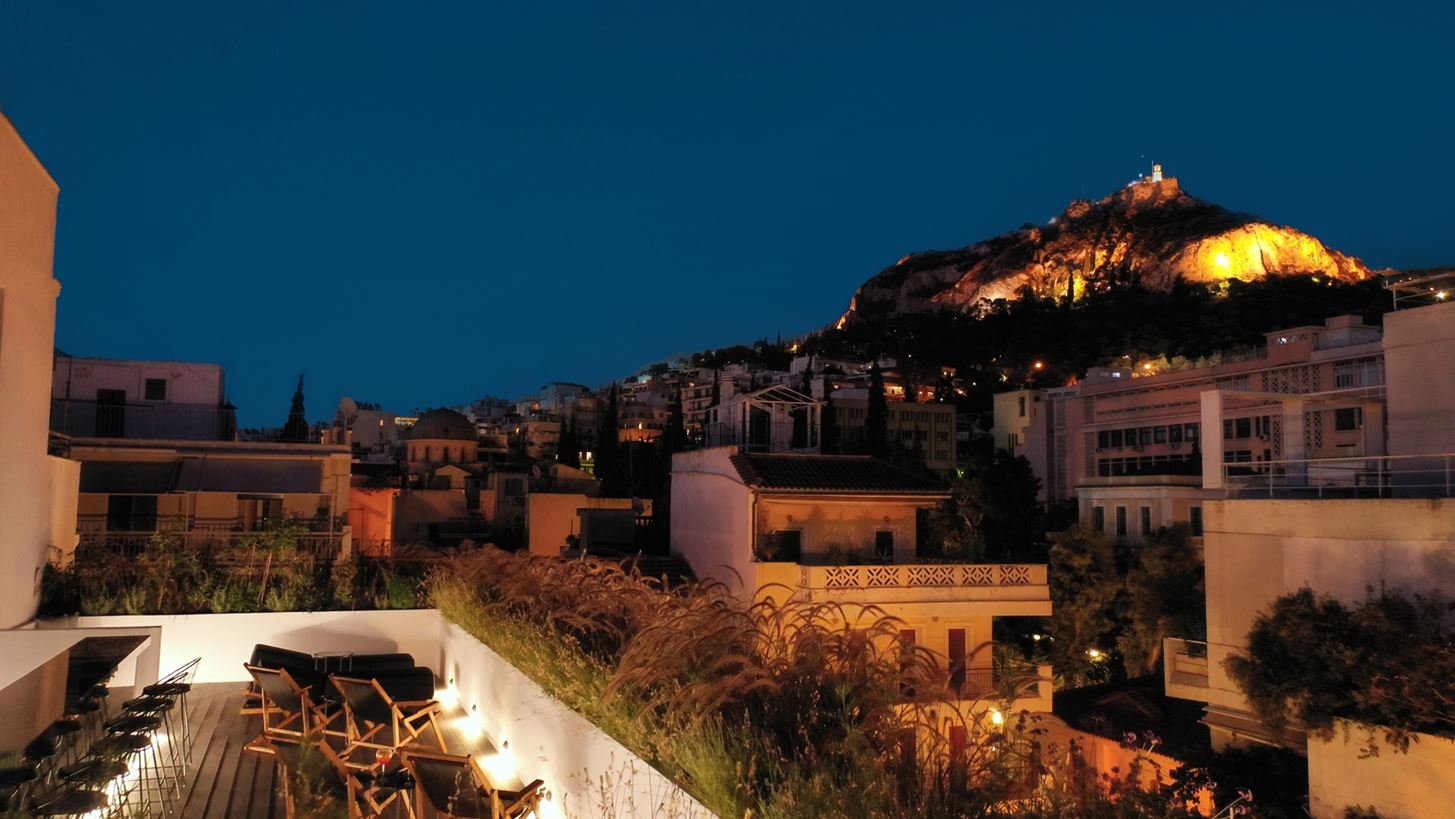 Summer In The City | Rooftop drinking σε μία νέα όαση δροσιάς με απρόσκοπτη θέα στον Λυκαβηττό