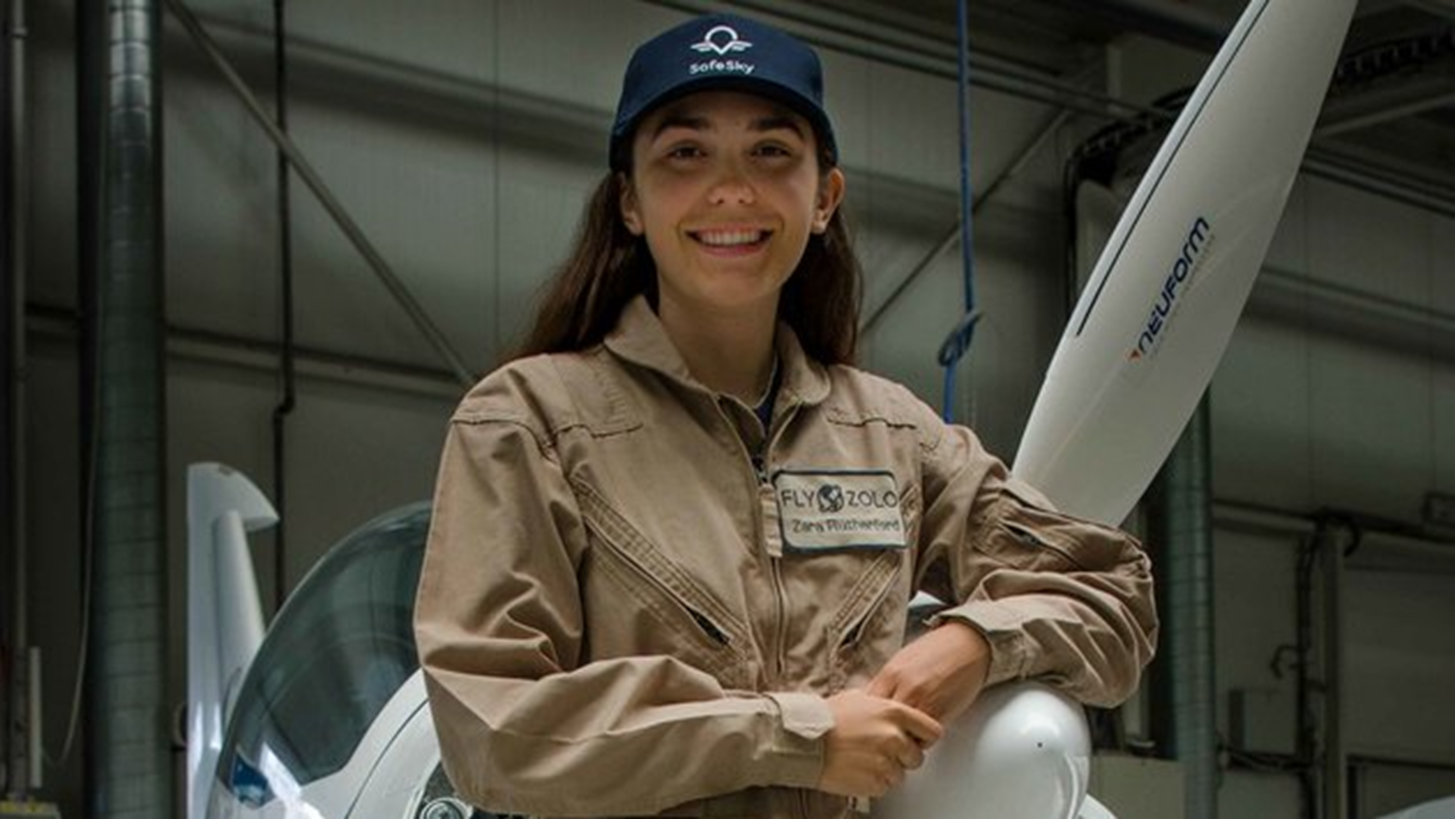 &#x3A3;&#x3C5;&#x3BD;&#x3AD;&#x3BD;&#x3C4;&#x3B5;&#x3C5;&#x3BE;&#x3B7; &#x3BC;&#x3B5; &#x3C4;&#x3B7; &#x3BD;&#x3B5;&#x3CC;&#x3C4;&#x3B5;&#x3C1;&#x3B7; &#x3B3;&#x3C5;&#x3BD;&#x3B1;&#x3AF;&#x3BA;&#x3B1; &#x3C0;&#x3B9;&#x3BB;&#x3CC;&#x3C4;&#x3BF; &#x3C3;&#x3C4;&#x3B7;&#x3BD; &#x3B9;&#x3C3;&#x3C4;&#x3BF;&#x3C1;&#x3AF;&#x3B1; &#x3C0;&#x3BF;&#x3C5; &#x3C4;&#x3B1;&#x3BE;&#x3AF;&#x3B4;&#x3B5;&#x3C8;&#x3B5; &#x3BC;&#x3CC;&#x3BD;&#x3B7; &#x3C4;&#x3B7;&#x3C2; &#x3C4;&#x3BF;&#x3BD; &#x3BA;&#x3CC;&#x3C3;&#x3BC;&#x3BF; &#x3C3;&#x3C4;&#x3B1; 19