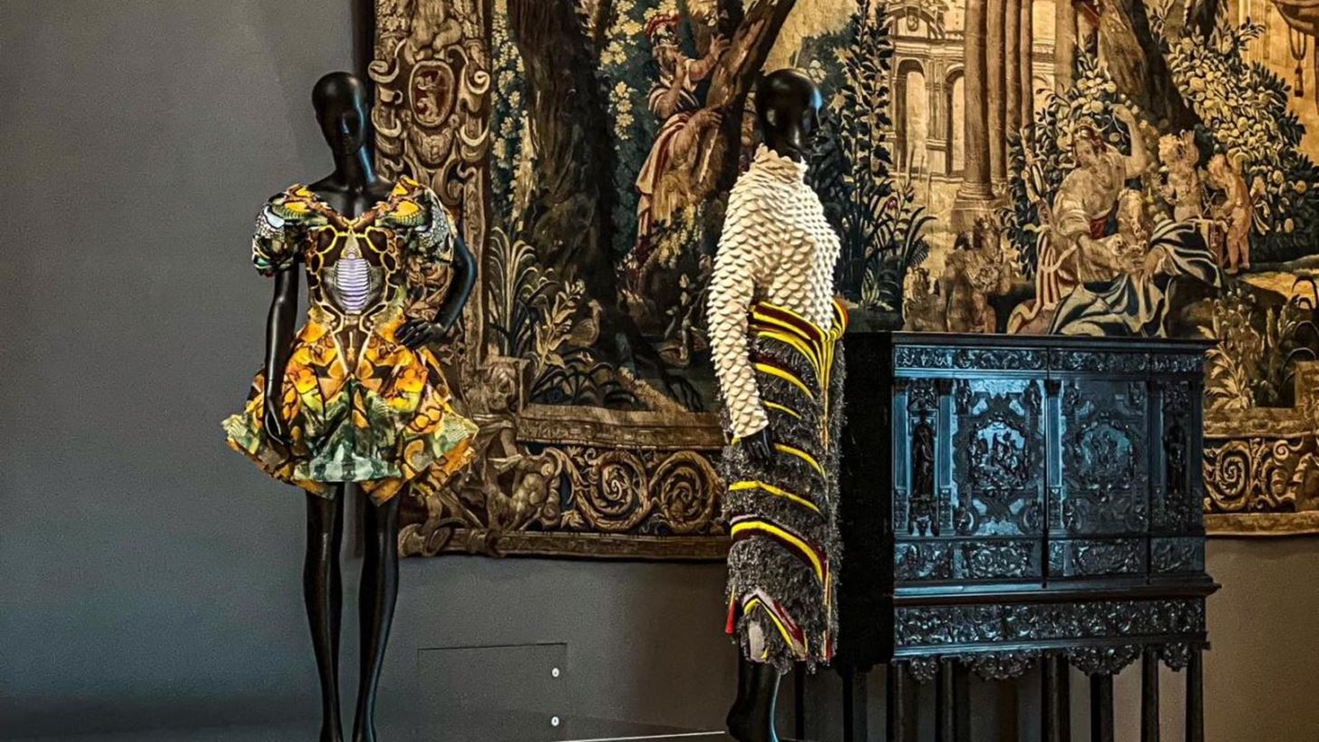 &#x395;&#x3B3;&#x3BA;&#x3B1;&#x3B9;&#x3BD;&#x3B9;&#x3AC;&#x3C3;&#x3C4;&#x3B7;&#x3BA;&#x3B5; &#x3B7; &#x3AD;&#x3BA;&#x3B8;&#x3B5;&#x3C3;&#x3B7; Louvre Couture.Objets d&#x27;art, objets de mode
