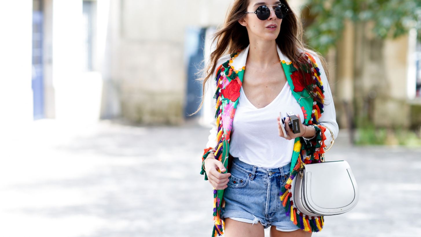 Αυτή η νέα αμφιλεγόμενη τάση στα τζιν μας κάνει να απορούμε!