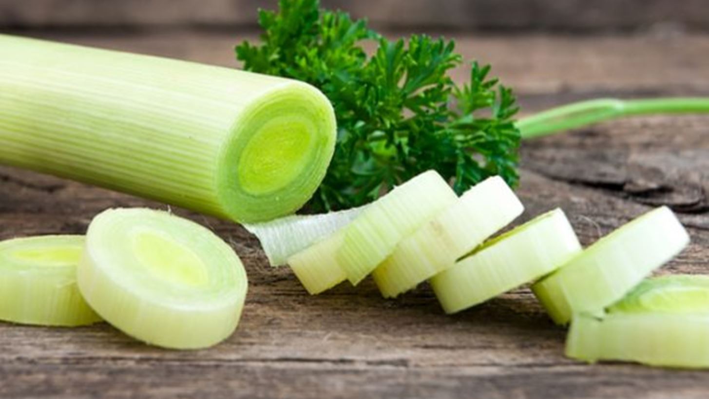 Πράσα: Ποια είναι τα διατροφικά τους οφέλη και γιατί ΠΡΕΠΕΙ να τα τρως (και 2 πρωτότυπες συνταγές!)