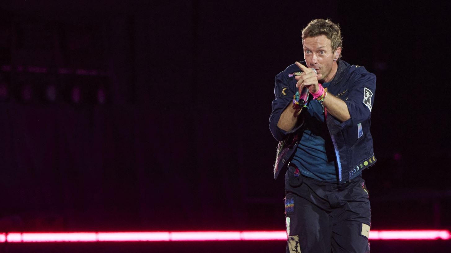 O Chris Martin &quot;&#x3BA;&#x3AC;&#x3C1;&#x3C6;&#x3C9;&#x3C3;&#x3B5;&quot; &#x3BA;&#x3B1;&#x3C4;&#x3AC; &#x3BB;&#x3AC;&#x3B8;&#x3BF;&#x3C2; &#x3AD;&#x3BD;&#x3B1; &#x3C0;&#x3B1;&#x3C1;&#x3AC;&#x3BD;&#x3BF;&#x3BC;&#x3BF; &#x3B6;&#x3B5;&#x3C5;&#x3B3;&#x3AC;&#x3C1;&#x3B9; &#x3C3;&#x3C4;&#x3B7;&#x3BD; &#x3C4;&#x3B5;&#x3BB;&#x3B5;&#x3C5;&#x3C4;&#x3B1;&#x3AF;&#x3B1; &#x3C3;&#x3C5;&#x3BD;&#x3B1;&#x3C5;&#x3BB;&#x3AF;&#x3B1; &#x3C4;&#x3C9;&#x3BD; Coldplay