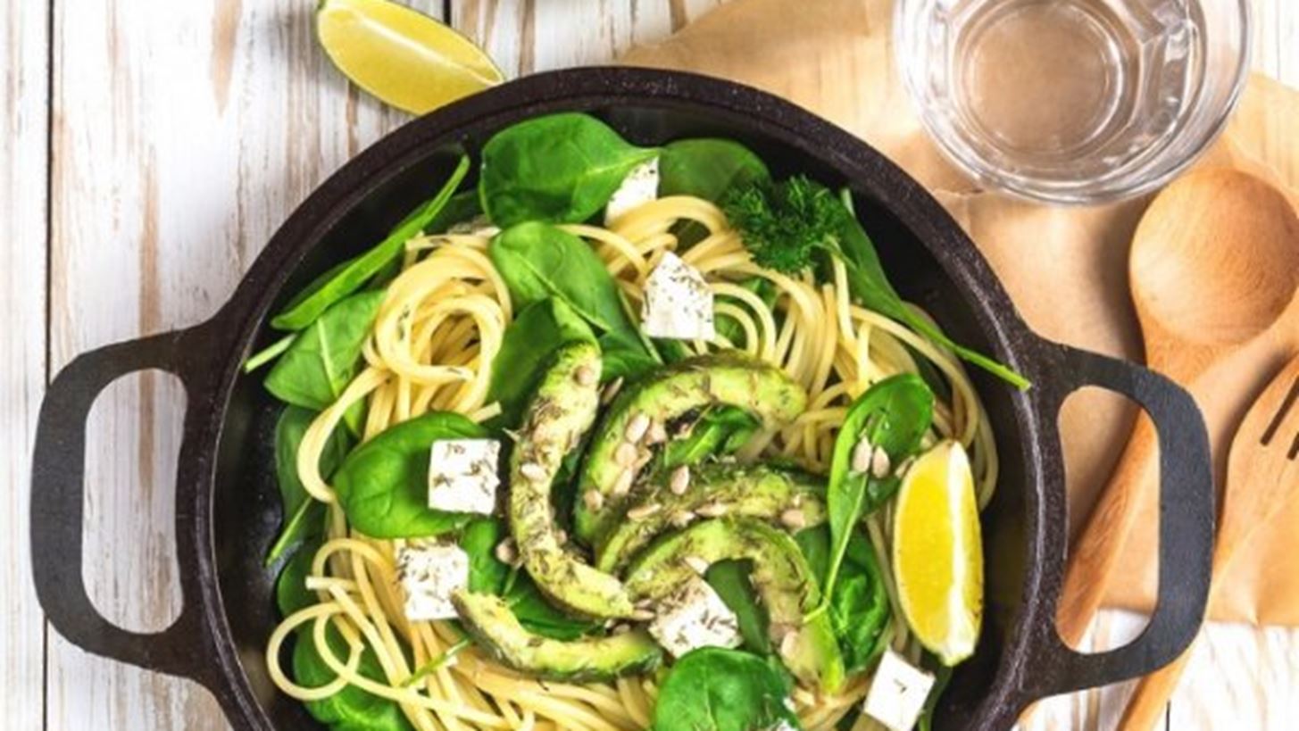 &#x39D;oodles &#x3AD;&#x3C6;&#x3C4;&#x3B9;&#x3B1;&#x3BE;&#x3B5;&#x3C2;; &#x394;&#x3BF;&#x3BA;&#x3AF;&#x3BC;&#x3B1;&#x3C3;&#x3B5; &#x3C4;&#x3B7; vegan &#x3C3;&#x3B1;&#x3BB;&#x3AC;&#x3C4;&#x3B1; &#x3BC;&#x3B5; &quot;&#x3B6;&#x3C5;&#x3BC;&#x3B1;&#x3C1;&#x3B9;&#x3BA;&#x3AC;&quot; &#x3B1;&#x3C0;&#x3CC; &#x3BB;&#x3B1;&#x3C7;&#x3B1;&#x3BD;&#x3B9;&#x3BA;&#x3AC;