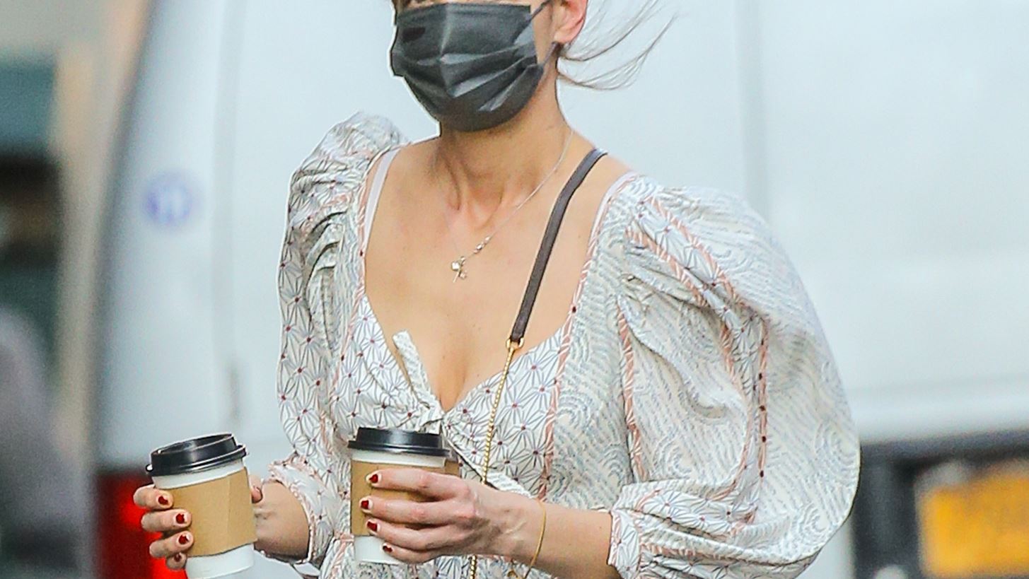 &#x397; Katie Holmes &#x3BC;&#x3B5; &#x3C4;&#x3BF; &#x3C0;&#x3B9;&#x3BF; &#x3CC;&#x3BC;&#x3BF;&#x3C1;&#x3C6;&#x3BF; &#x3C6;&#x3CC;&#x3C1;&#x3B5;&#x3BC;&#x3B1; &#x3C4;&#x3B7;&#x3C2; &#x386;&#x3BD;&#x3BF;&#x3B9;&#x3BE;&#x3B7;&#x3C2;