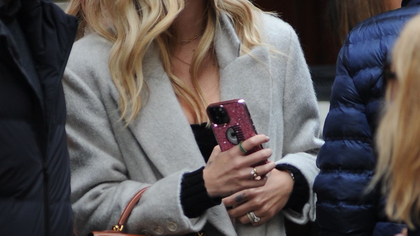 H Chiara Ferragni &#x3BC;&#x3CC;&#x3BB;&#x3B9;&#x3C2; &#x3BB;&#x3AC;&#x3BD;&#x3C3;&#x3B1;&#x3C1;&#x3B5; &#x3C4;&#x3B7;&#x3BD; &#x3C0;&#x3C1;&#x3CE;&#x3C4;&#x3B7; (&#x3BF;&#x3BB;&#x3CC;&#x3B4;&#x3B9;&#x3BA;&#x3AE; &#x3C4;&#x3B7;&#x3C2;) &#x3C3;&#x3B5;&#x3B9;&#x3C1;&#x3AC; &#x3BA;&#x3B1;&#x3BB;&#x3BB;&#x3C5;&#x3BD;&#x3C4;&#x3B9;&#x3BA;&#x3CE;&#x3BD;