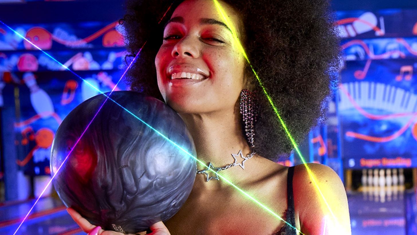 Black Friday | &#x39A;&#x3AC;&#x3BD;&#x3B5; &#x3C4;&#x3B9;&#x3C2; &#x3C0;&#x3B9;&#x3BF; &#x3AD;&#x3BE;&#x3C5;&#x3C0;&#x3BD;&#x3B5;&#x3C2; &#x3B1;&#x3B3;&#x3BF;&#x3C1;&#x3AD;&#x3C2; &#x3B1;&#x3C0;&#x3CC; &#x3C4;&#x3B1; brands Calzedonia, Intimissimi, Intimissimi Uomo, Tezenis &#x3BA;&#x3B1;&#x3B9; Falconeri