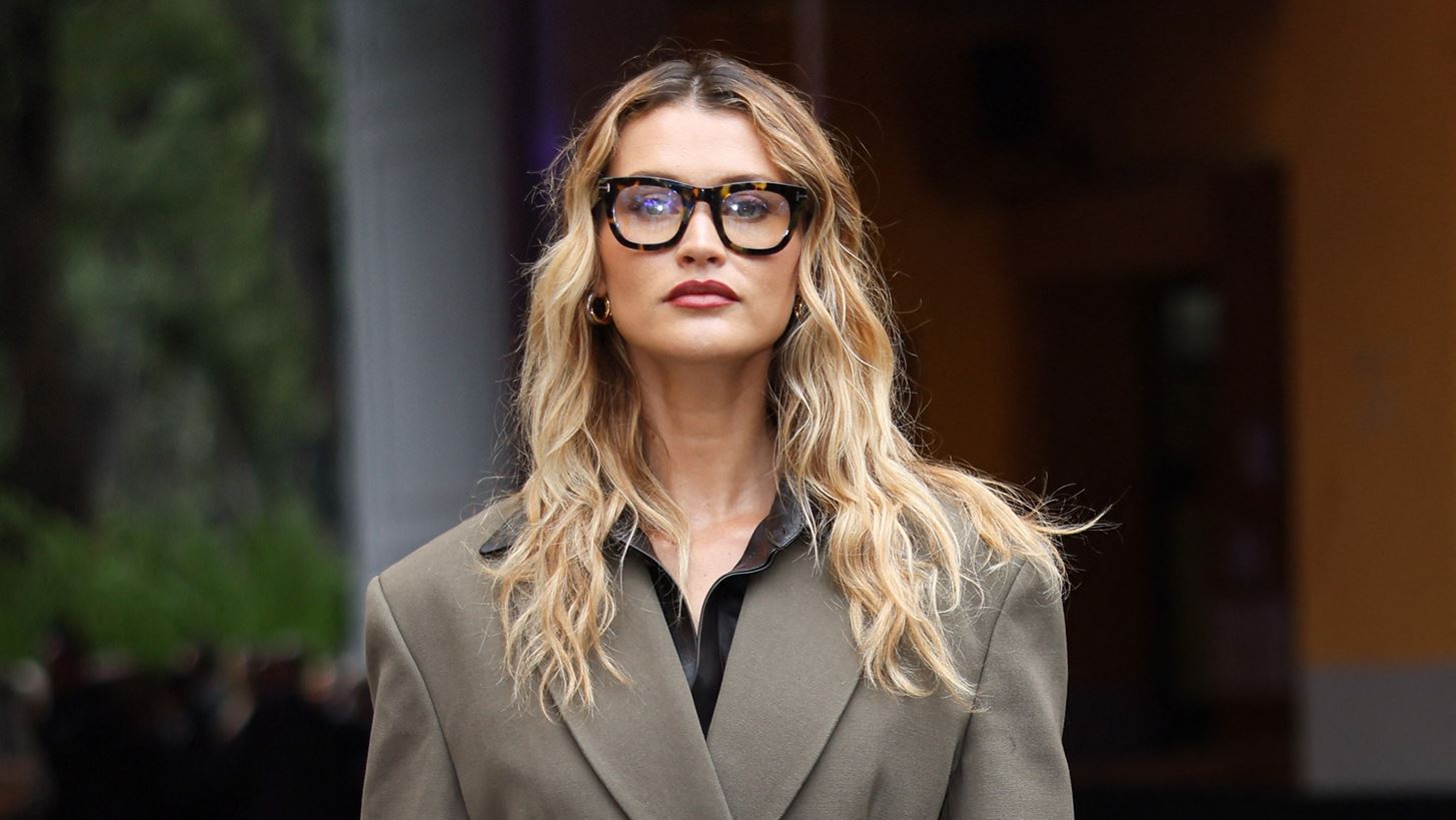 &#x391;&#x3C5;&#x3C4;&#x3AE; &#x3B7; hair mask &#x3BC;&#x3B5; &#x3C7;&#x3C1;&#x3CE;&#x3BC;&#x3B1; &#x3C7;&#x3B1;&#x3C1;&#x3AF;&#x3B6;&#x3B5;&#x3B9; &#x3C5;&#x3C0;&#x3AD;&#x3C1;&#x3BF;&#x3C7;&#x3B7; &#x3BB;&#x3AC;&#x3BC;&#x3C8;&#x3B7; &#x3BA;&#x3B1;&#x3B9; &#x3C0;&#x3B5;&#x3C1;&#x3B9;&#x3C0;&#x3BF;&#x3AF;&#x3B7;&#x3C3;&#x3B7; &#x3C3;&#x3C4;&#x3B1; &#x3B2;&#x3B1;&#x3BC;&#x3BC;&#x3AD;&#x3BD;&#x3B1; &#x3BC;&#x3B1;&#x3BB;&#x3BB;&#x3B9;&#x3AC;