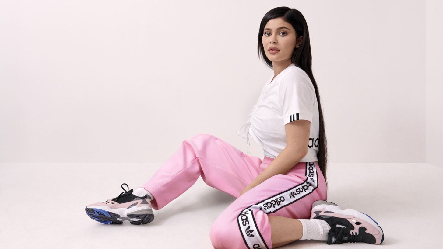 &#x39C;&#x3CC;&#x3BB;&#x3B9;&#x3C2; &#x3B1;&#x3BD;&#x3B1;&#x3BA;&#x3B1;&#x3BB;&#x3CD;&#x3C8;&#x3B1;&#x3BC;&#x3B5; &#x3C4;&#x3B1; &#x3C0;&#x3B9;&#x3BF; in fashion sneakers