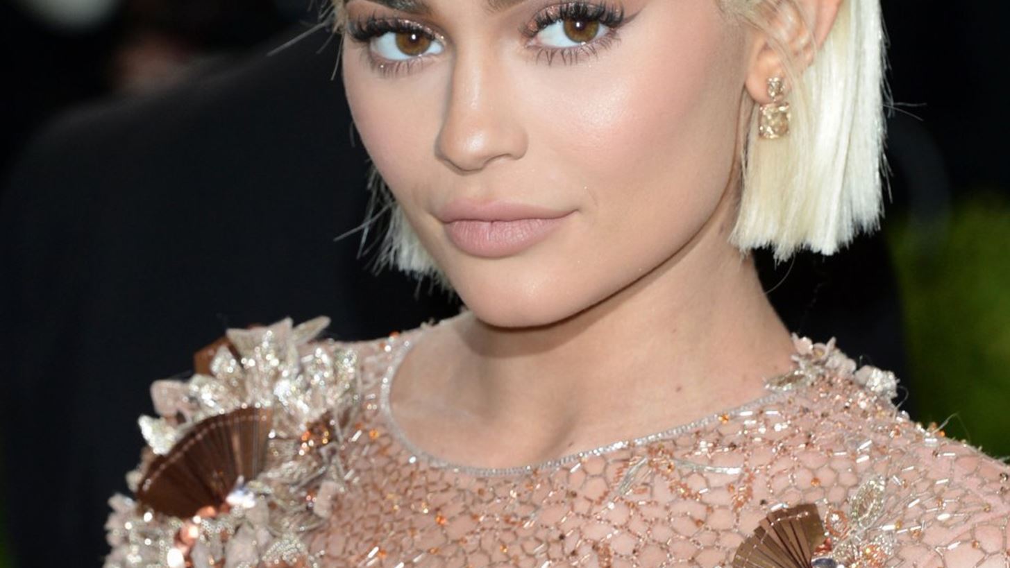 &#x3A4;&#x3AD;&#x3BB;&#x3B5;&#x3B9;&#x3BF; cat-eye &#x3BC;&#x3B1;&#x3BA;&#x3B9;&#x3B3;&#x3B9;&#x3AC;&#x3B6; &#x3C7;&#x3C9;&#x3C1;&#x3AF;&#x3C2; eyeliner; &#x39A;&#x3B9; &#x3CC;&#x3BC;&#x3C9;&#x3C2; &#x3B7; Kylie Jenner &#x3B2;&#x3C1;&#x3AE;&#x3BA;&#x3B5; &#x3C4;&#x3BF;&#x3BD; &#x3C4;&#x3C1;&#x3CC;&#x3C0;&#x3BF;!