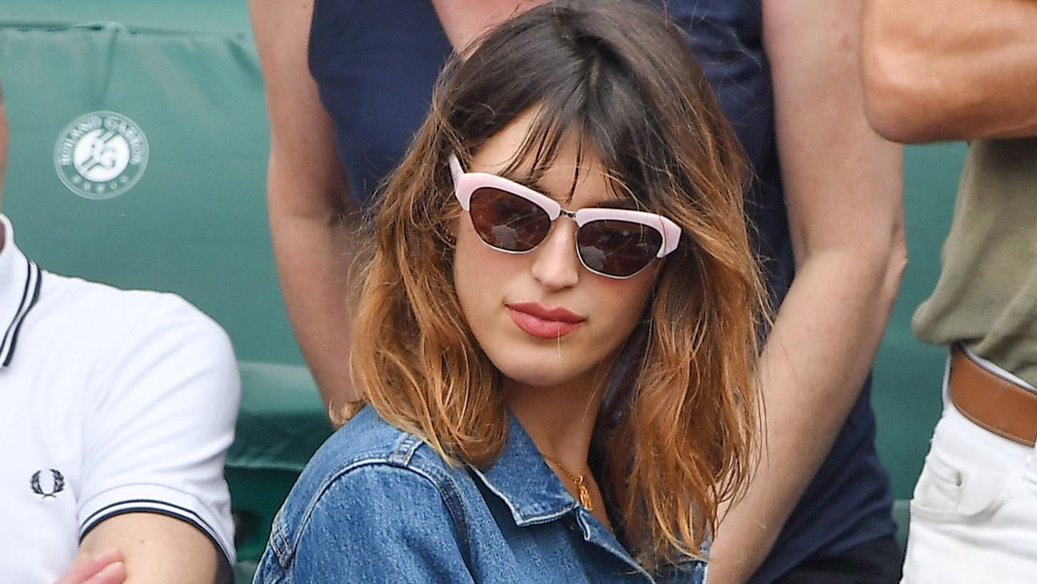Jeanne Damas: &#x397; stylish &#x3B5;&#x3BC;&#x3C6;&#x3AC;&#x3BD;&#x3B9;&#x3C3;&#x3B7; &#x3C4;&#x3B7;&#x3C2; &#x3C3;&#x3C4;&#x3BF; Roland Garros