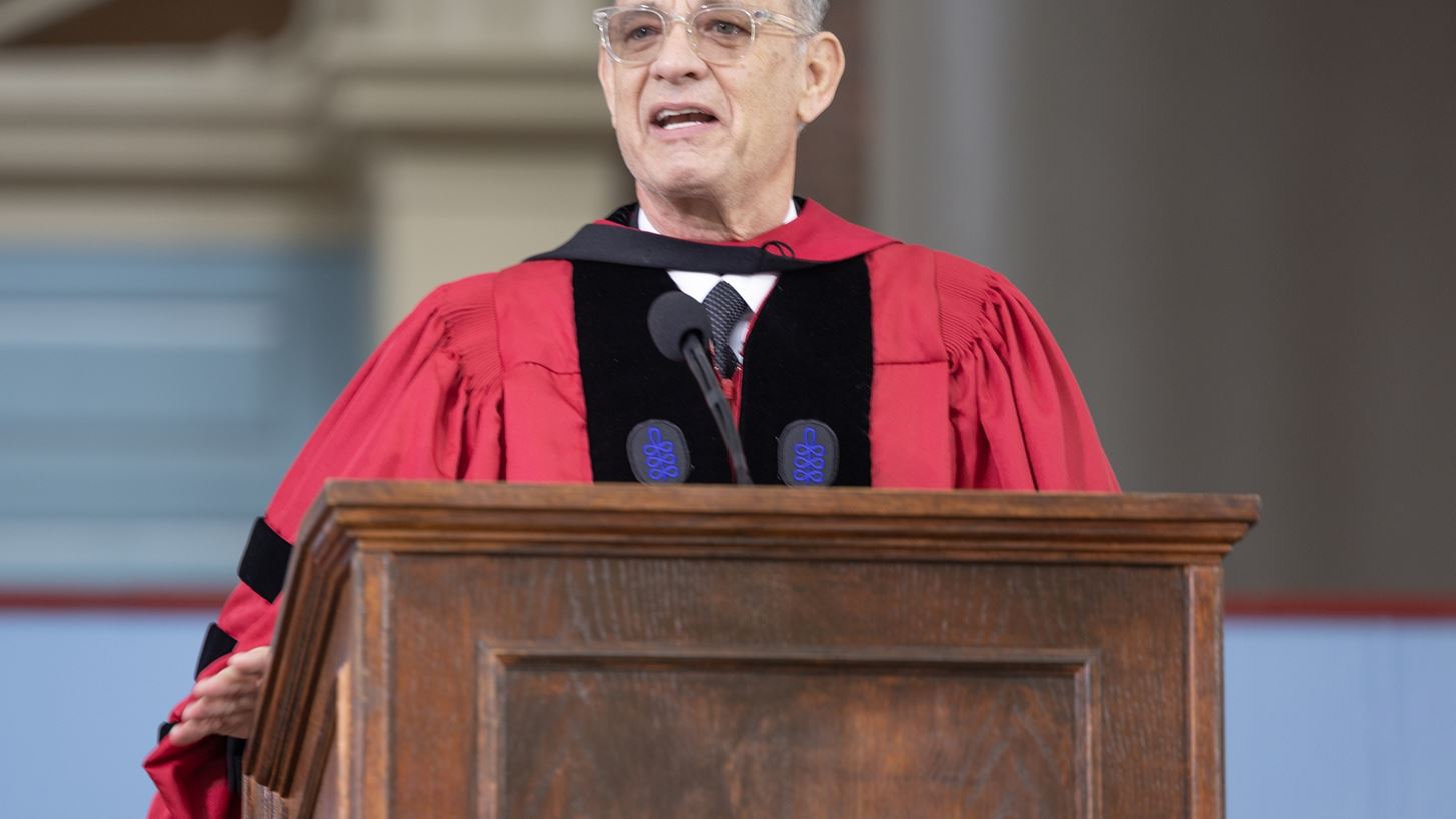 Tom Hanks | &#x3A4;&#x3B9;&#x3BC;&#x3AE;&#x3B8;&#x3B7;&#x3BA;&#x3B5; &#x3BC;&#x3B5; &#x3B5;&#x3B9;&#x3B4;&#x3B9;&#x3BA;&#x3CC; &#x3C0;&#x3C4;&#x3C5;&#x3C7;&#x3AF;&#x3BF; &#x3C4;&#x3BF;&#x3C5; Harvard