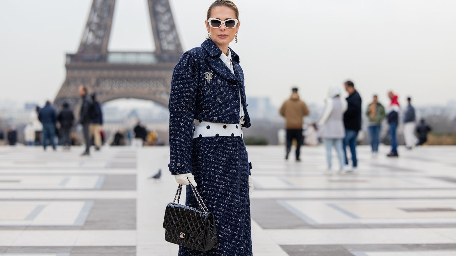 3 tweed σακάκια από τη Mango σε έκπτωση που αναβαθμίζουν κάθε look