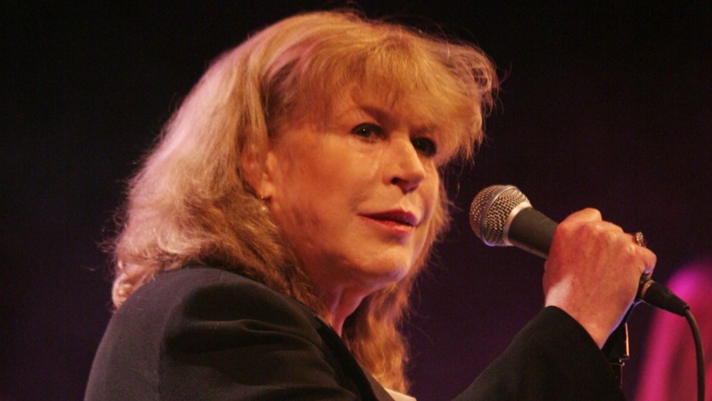 Marianne Faithfull | &#x3A4;&#x3B1; &#x3C4;&#x3B1;&#x3BE;&#x3AF;&#x3B4;&#x3B9;&#x3B1; &#x3C4;&#x3B7;&#x3C2; &#x3C3;&#x3C4;&#x3B7;&#x3BD; &#x395;&#x3BB;&#x3BB;&#x3AC;&#x3B4;&#x3B1; &#x3BA;&#x3B1;&#x3B9; &#x3B7; &#x3C4;&#x3B5;&#x3BB;&#x3B5;&#x3C5;&#x3C4;&#x3B1;&#x3AF;&#x3B1; &#x3B5;&#x3BC;&#x3C6;&#x3AC;&#x3BD;&#x3B9;&#x3C3;&#x3B7; &#x3C3;&#x3C4;&#x3BF;&#x3BD; &#x39B;&#x3C5;&#x3BA;&#x3B1;&#x3B2;&#x3B7;&#x3C4;&#x3C4;&#x3CC;