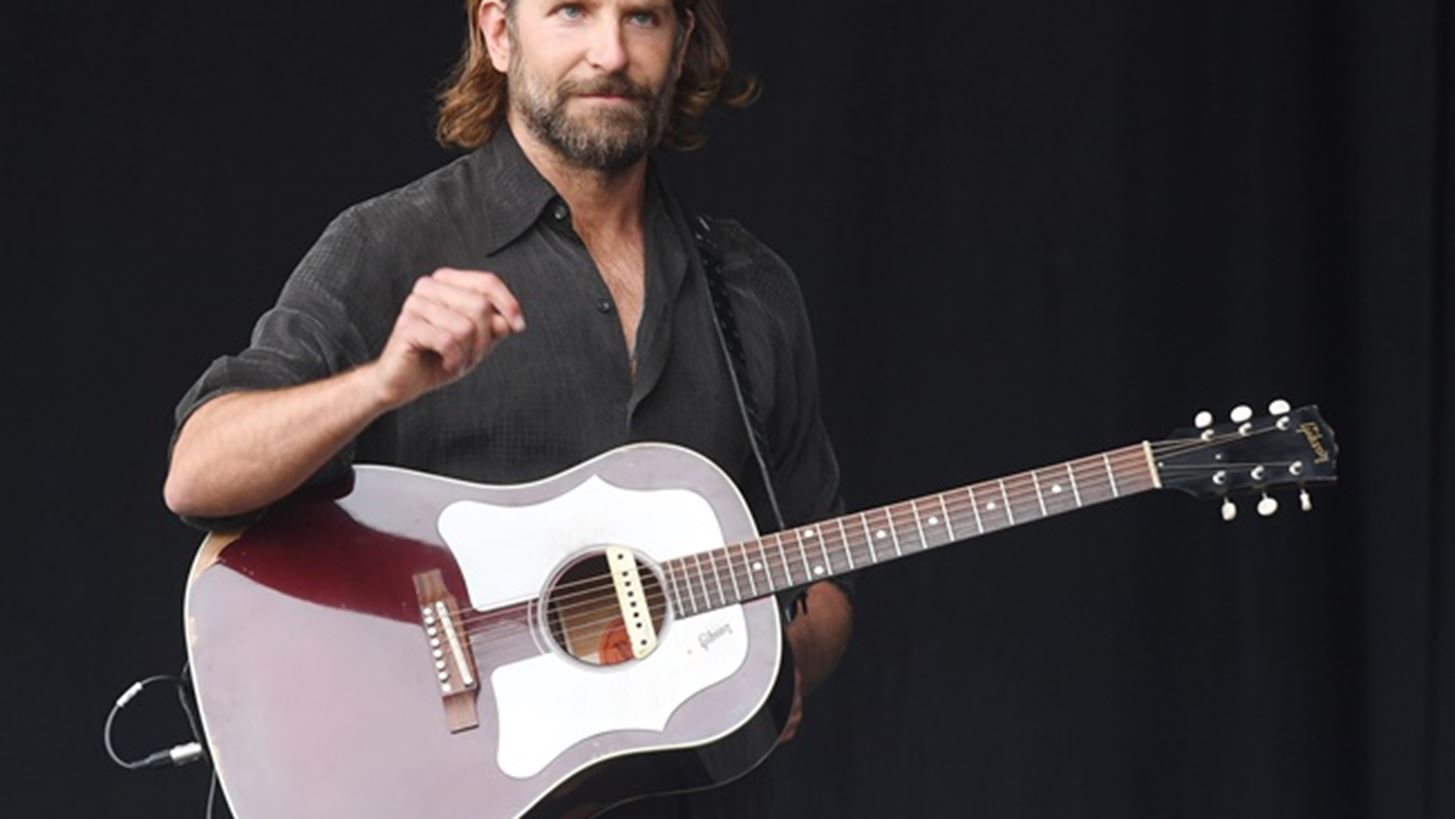 Bradley Cooper - Ashley Graham: &#x3A0;&#x3BF;&#x3CD; &#x3C4;&#x3BF;&#x3C5;&#x3C2; &#x3B5;&#x3BD;&#x3C4;&#x3CC;&#x3C0;&#x3B9;&#x3C3;&#x3B5; &#x3BF; &#x3C6;&#x3C9;&#x3C4;&#x3BF;&#x3B3;&#x3C1;&#x3B1;&#x3C6;&#x3B9;&#x3BA;&#x3CC;&#x3C2; &#x3C6;&#x3B1;&#x3BA;&#x3CC;&#x3C2;;