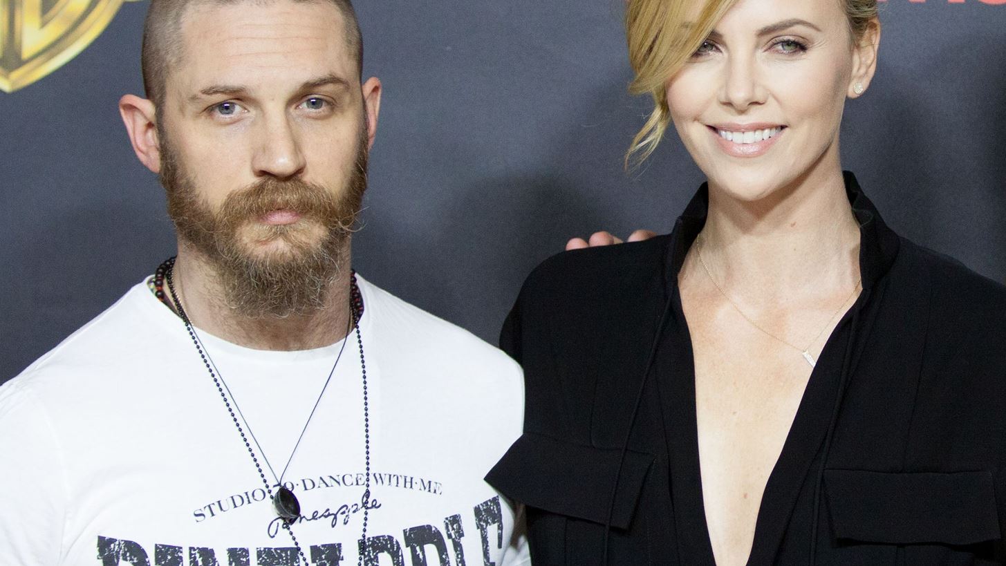 Tom Hardy | H &#x3B1;&#x3C0;&#x3AC;&#x3BD;&#x3C4;&#x3B7;&#x3C3;&#x3B7; &#x3C3;&#x3C4;&#x3B7; &#x3B4;&#x3AE;&#x3BB;&#x3C9;&#x3C3;&#x3B7; &#x3C4;&#x3B7;&#x3C2; Charlize Theron &#x3CC;&#x3C4;&#x3B9; &#x3C4;&#x3BF;&#x3BD; &#x3C6;&#x3BF;&#x3B2;&#x3CC;&#x3C4;&#x3B1;&#x3BD; &#x3C3;&#x3C4;&#x3BF; &#x3C3;&#x3B5;&#x3C4; &#x3C4;&#x3BF;&#x3C5; Mad Max