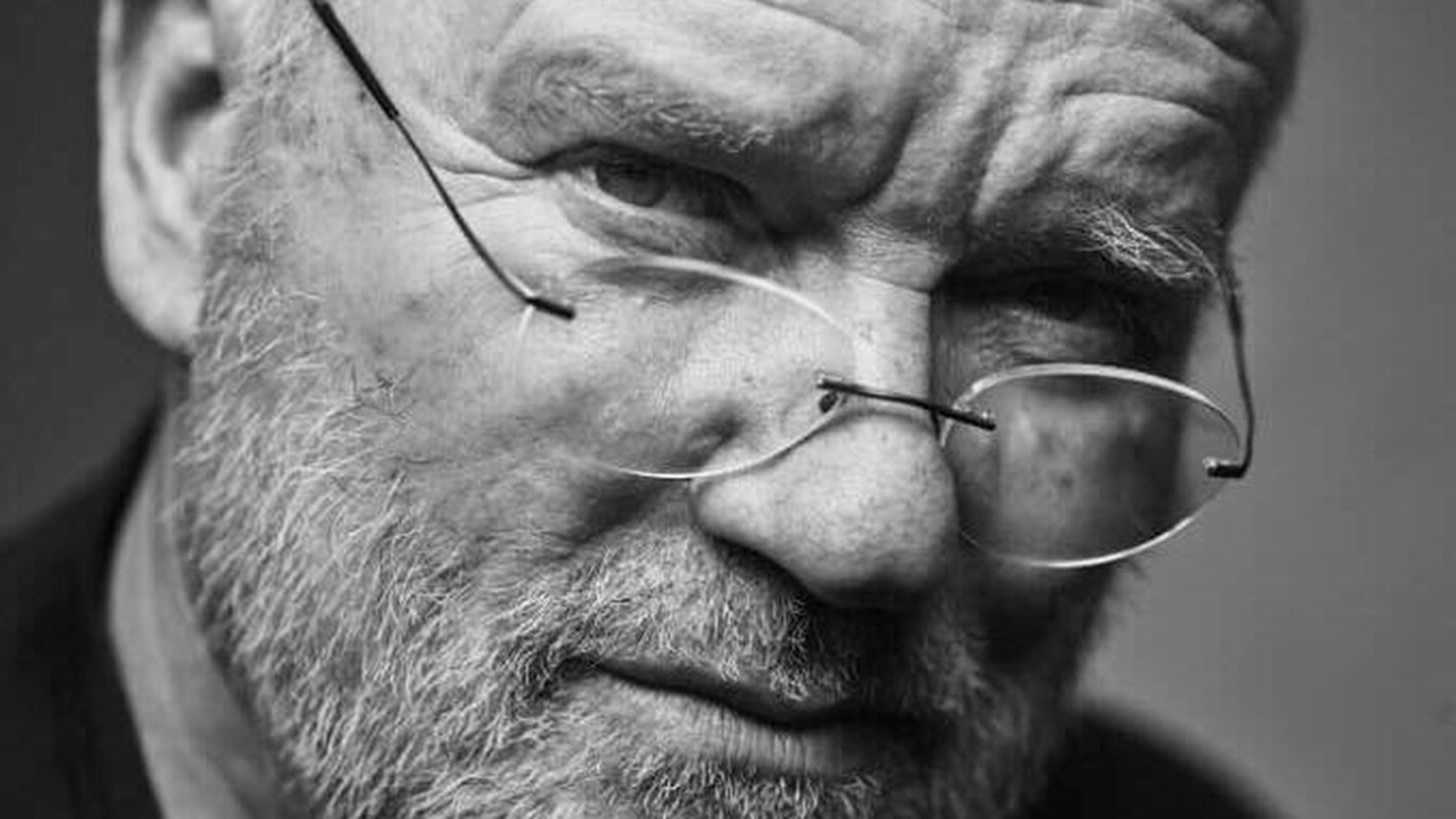 &#x3A0;&#x3AD;&#x3B8;&#x3B1;&#x3BD;&#x3B5; &#x3BF; &#x3B5;&#x3BC;&#x3B2;&#x3BB;&#x3B7;&#x3BC;&#x3B1;&#x3C4;&#x3B9;&#x3BA;&#x3CC;&#x3C2; &#x3C6;&#x3C9;&#x3C4;&#x3BF;&#x3B3;&#x3C1;&#x3AC;&#x3C6;&#x3BF;&#x3C2; &#x3BC;&#x3CC;&#x3B4;&#x3B1;&#x3C2;, Peter Lindbergh