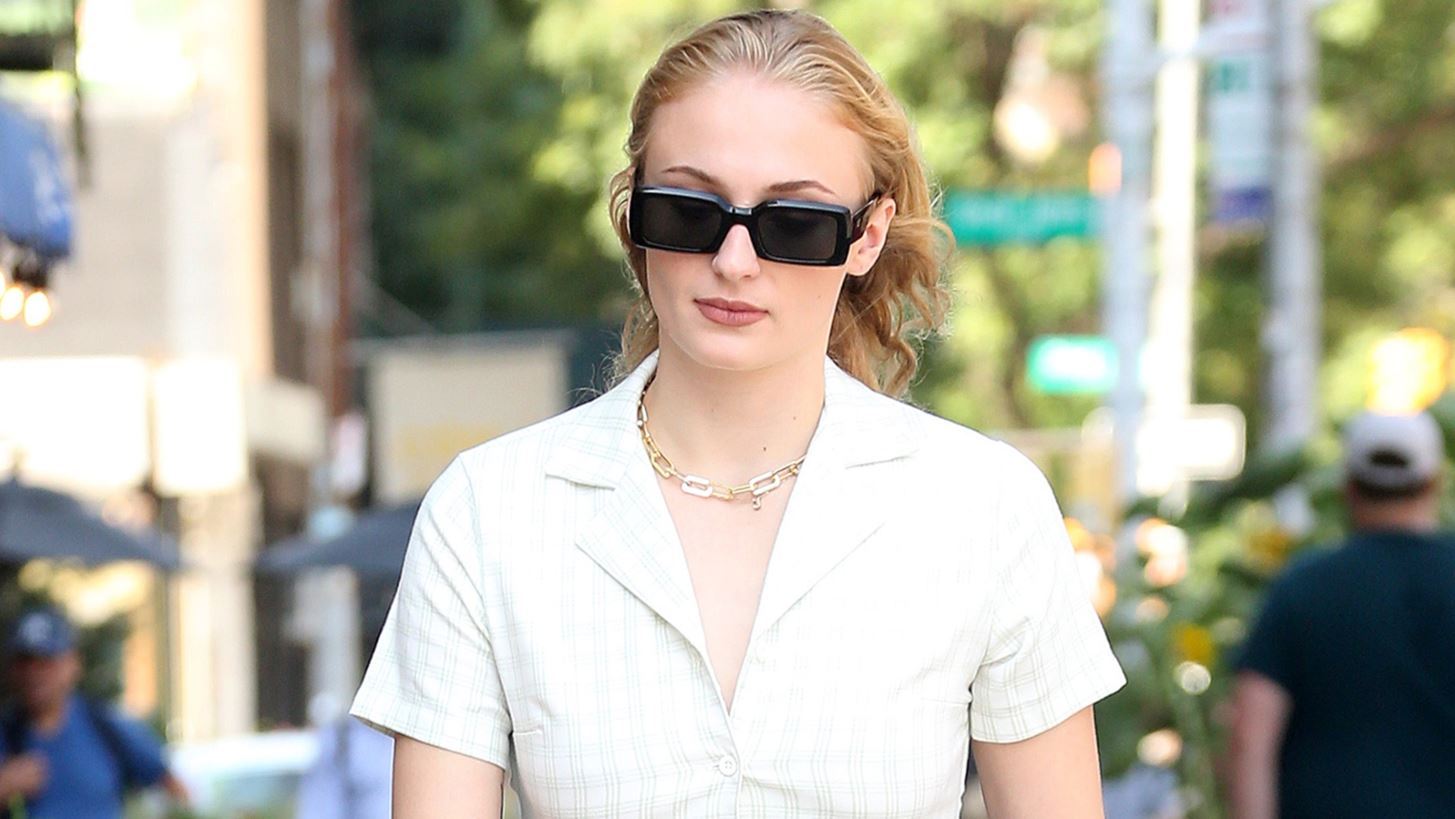 Sophie Turner | &#x388;&#x3BA;&#x3B1;&#x3BD;&#x3B5; Instagram Official &#x3C4;&#x3B7; &#x3C3;&#x3C7;&#x3AD;&#x3C3;&#x3B7; &#x3C4;&#x3B7;&#x3C2; &#x3BC;&#x3B5; &#x3C4;&#x3BF;&#x3BD; Peregrine Pearson