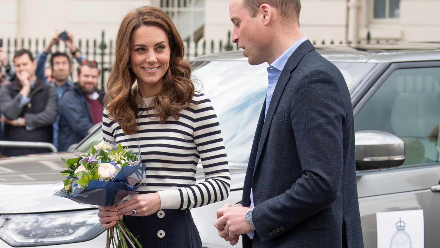 &#x397; Kate Middleton &#x3C6;&#x3CC;&#x3C1;&#x3B5;&#x3C3;&#x3B5; &#x3C4;&#x3BF; &#x3B1;&#x3B3;&#x3B1;&#x3C0;&#x3B7;&#x3BC;&#x3AD;&#x3BD;&#x3BF; &#x3C1;&#x3BF;&#x3CD;&#x3C7;&#x3BF; &#x3C4;&#x3C9;&#x3BD; &#x393;&#x3B1;&#x3BB;&#x3BB;&#x3AF;&#x3B4;&#x3C9;&#x3BD;