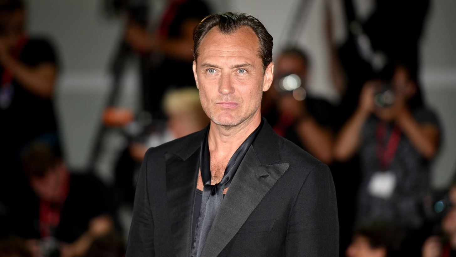 &#x39F; Jude Law &#x3BC;&#x3CC;&#x3BB;&#x3B9;&#x3C2; &#x3B4;&#x3B9;&#x3AD;&#x3C8;&#x3B5;&#x3C5;&#x3C3;&#x3B5; &#x3BC;&#x3B9;&#x3B1; &#x3C3;&#x3B7;&#x3BC;&#x3B1;&#x3BD;&#x3C4;&#x3B9;&#x3BA;&#x3AE; &#x3B8;&#x3B5;&#x3C9;&#x3C1;&#x3AF;&#x3B1; &#x3B3;&#x3B9;&#x3B1; &#x3C4;o The Holiday &#x3BA;&#x3B1;&#x3B9; &#x3B3;&#x3AF;&#x3BD;&#x3B5;&#x3C4;&#x3B1;&#x3B9; viral