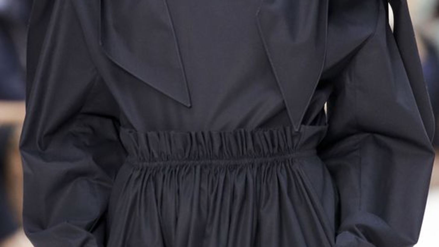 H creative director &#x3C4;&#x3B7;&#x3C2; Chlo&#xE9; &#xA0;&#x3B4;&#x3B9;&#x3B1;&#x3BA;&#x3CC;&#x3C0;&#x3C4;&#x3B5;&#x3B9; &#x3C4;&#x3B7; &#x3C3;&#x3C5;&#x3BD;&#x3B5;&#x3C1;&#x3B3;&#x3B1;&#x3C3;&#x3AF;&#x3B1; &#x3C4;&#x3B7;&#x3C2; &#x3BC;&#x3B5; &#x3C4;&#x3BF;&#x3BD; &#x3BF;&#x3AF;&#x3BA;&#x3BF;