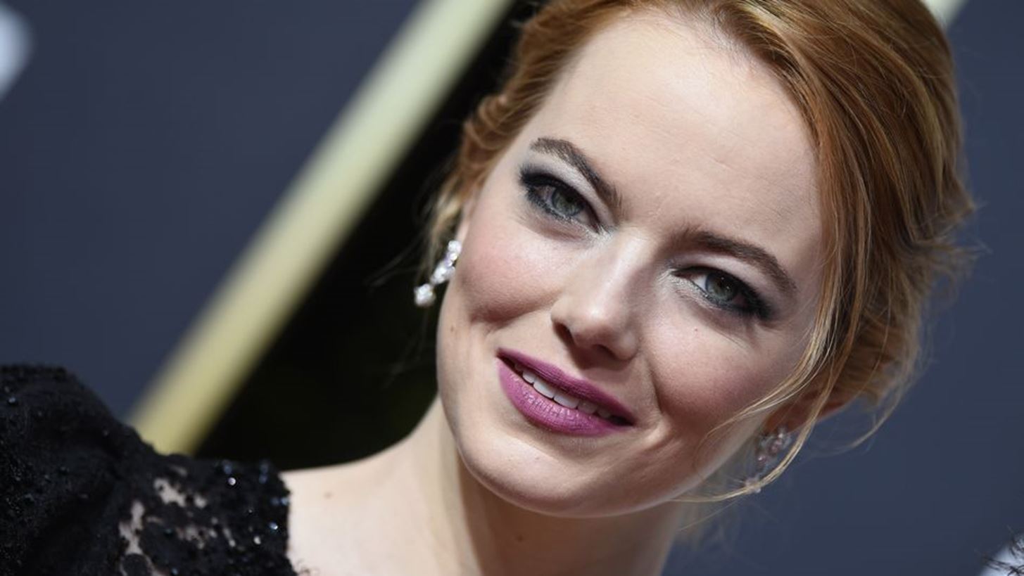 Emma Stone: &#x3A4;&#x3BF; &#x3BC;&#x3B1;&#x3BA;&#x3B9;&#x3B3;&#x3B9;&#x3AC;&#x3B6; &#x3C4;&#x3B7;&#x3C2; &#x3C3;&#x3C4;&#x3B9;&#x3C2; &#x3A7;&#x3C1;&#x3C5;&#x3C3;&#x3AD;&#x3C2; &#x3A3;&#x3C6;&#x3B1;&#x3AF;&#x3C1;&#x3B5;&#x3C2; &#x3AD;&#x3BA;&#x3C1;&#x3C5;&#x3B2;&#x3B5; &#x3AD;&#x3BD;&#x3B1; &#x3C3;&#x3B7;&#x3BC;&#x3B1;&#x3BD;&#x3C4;&#x3B9;&#x3BA;&#x3CC; &#x3BC;&#x3AE;&#x3BD;&#x3C5;&#x3BC;&#x3B1;