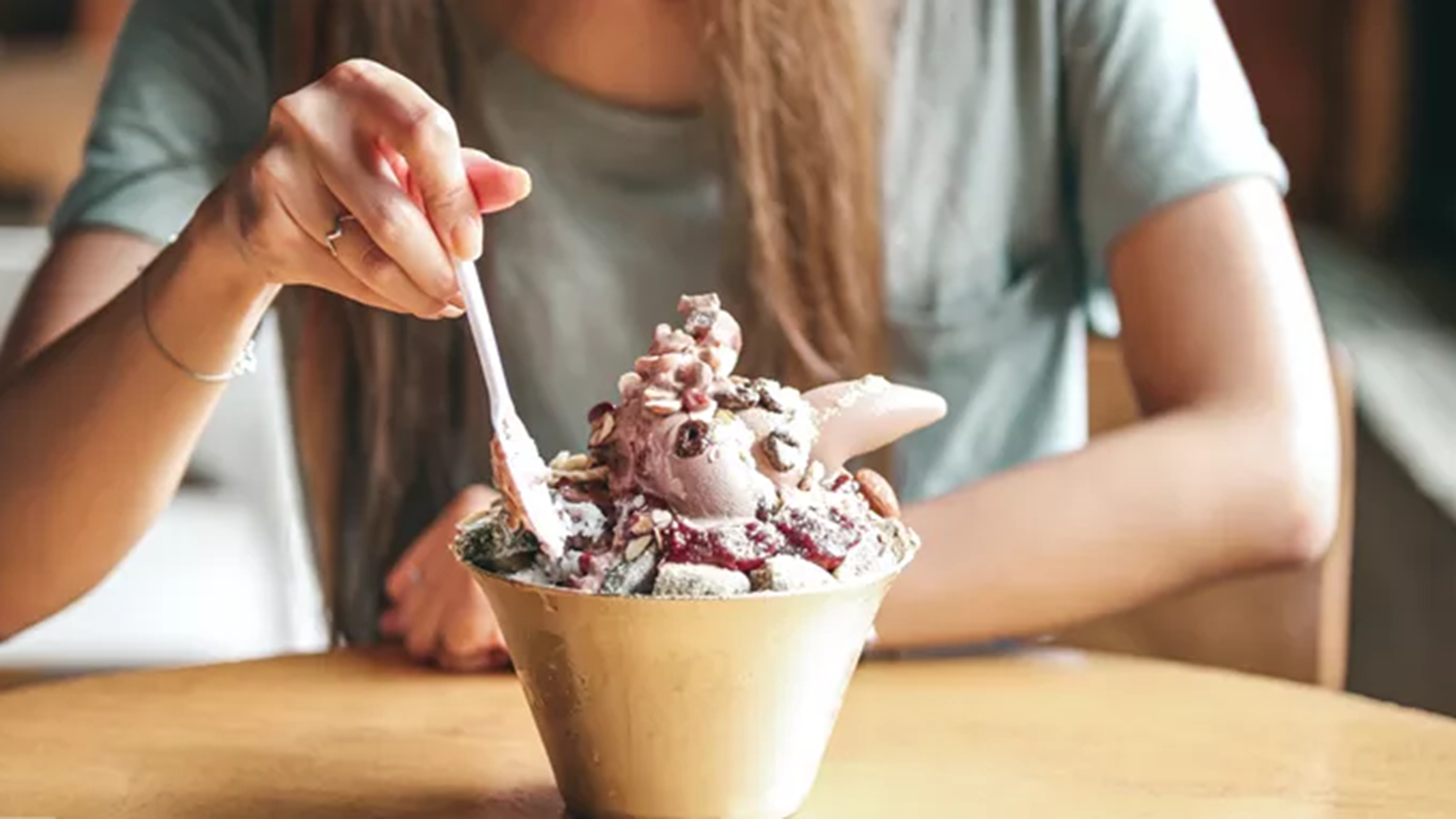 Τέσσερα σημάδια που αποκαλύπτουν ότι καταναλώνεις πολλή ζάχαρη