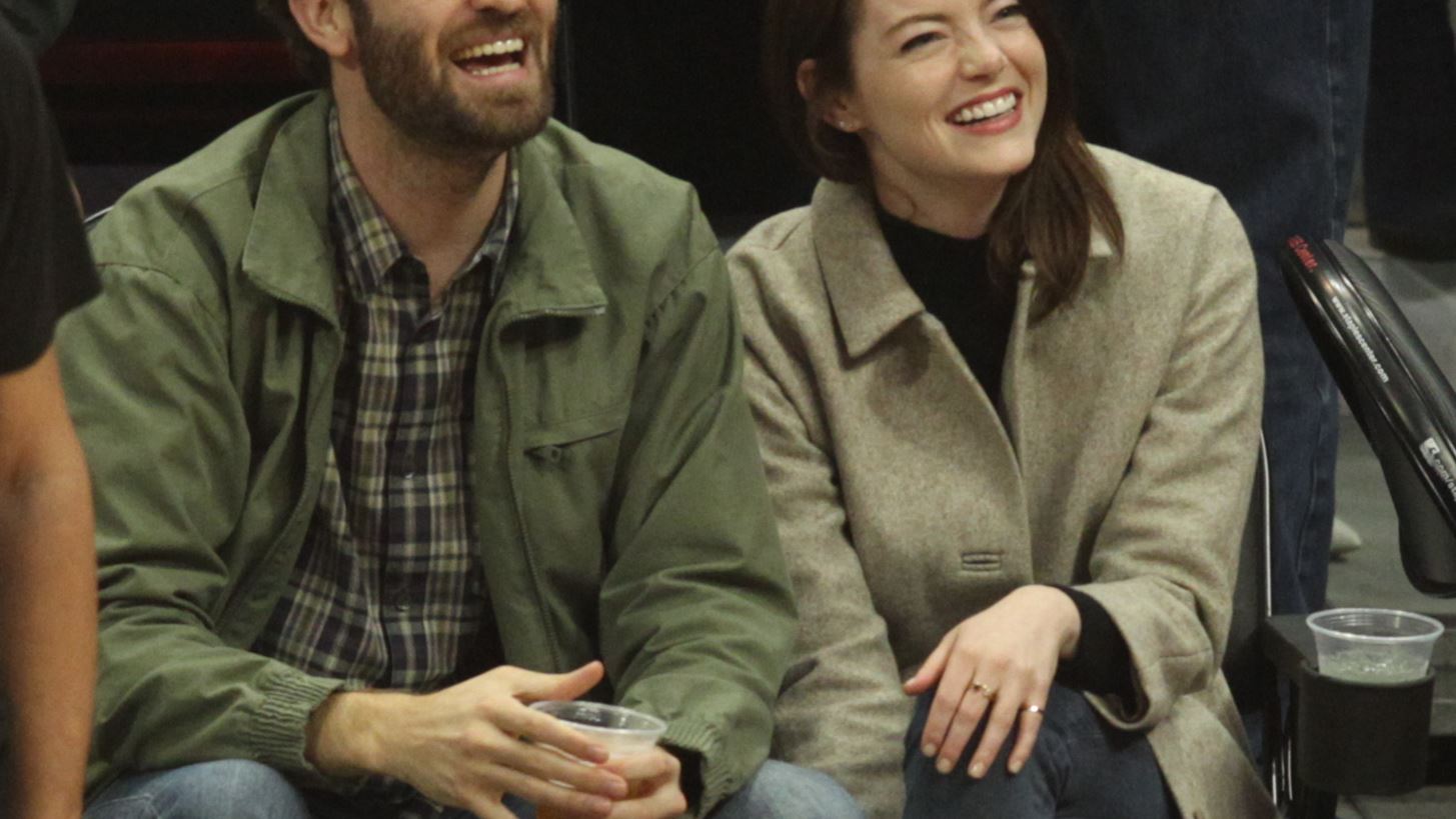 &#x397; Emma Stone &#x3B1;&#x3C1;&#x3C1;&#x3B1;&#x3B2;&#x3C9;&#x3BD;&#x3B9;&#x3AC;&#x3C3;&#x3C4;&#x3B7;&#x3BA;&#x3B5; &#x3C4;&#x3BF;&#x3BD; Dave McCary