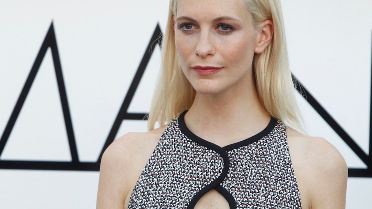 H Poppy Delevigne &#x3C6;&#x3BF;&#x3C1;&#x3AC; &#x3C4;&#x3BF; &#x3B9;&#x3B4;&#x3B1;&#x3BD;&#x3B9;&#x3BA;&#x3CC; &#x3BA;&#x3B1;&#x3BB;&#x3BF;&#x3BA;&#x3B1;&#x3B9;&#x3C1;&#x3B9;&#x3BD;&#x3CC; &#x3BB;&#x3B5;&#x3C5;&#x3BA;&#x3CC; &#x3C6;&#x3CC;&#x3C1;&#x3B5;&#x3BC;&#x3B1;