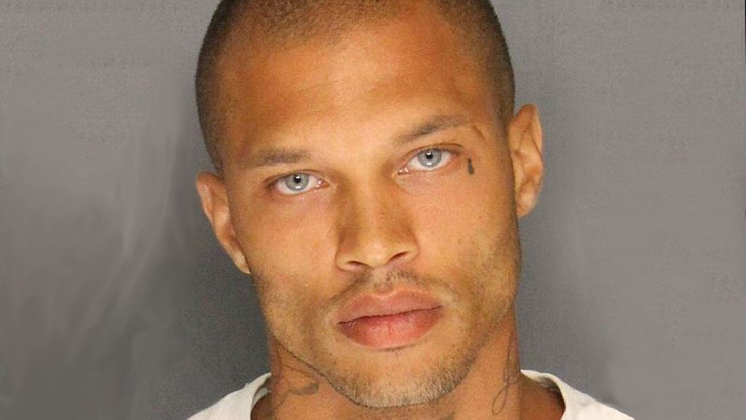 Jeremy Meeks: H M. &#x392;&#x3C1;&#x3B5;&#x3C4;&#x3B1;&#x3BD;&#x3AF;&#x3B1; &#x3B1;&#x3C0;&#x3B1;&#x3B3;&#x3CC;&#x3C1;&#x3B5;&#x3C5;&#x3C3;&#x3B5; &#x3C3;&#x3C4;&#x3BF;&#x3BD; &#x3C3;&#x3AD;&#x3BE;&#x3B9; &#x3BA;&#x3B1;&#x3C4;&#x3AC;&#x3B4;&#x3B9;&#x3BA;&#x3BF; &#x3C4;&#x3B7;&#x3BD; &#x3B5;&#x3AF;&#x3C3;&#x3BF;&#x3B4;&#x3BF; &#x3C3;&#x3C4;&#x3B7; &#x3C7;&#x3CE;&#x3C1;&#x3B1;