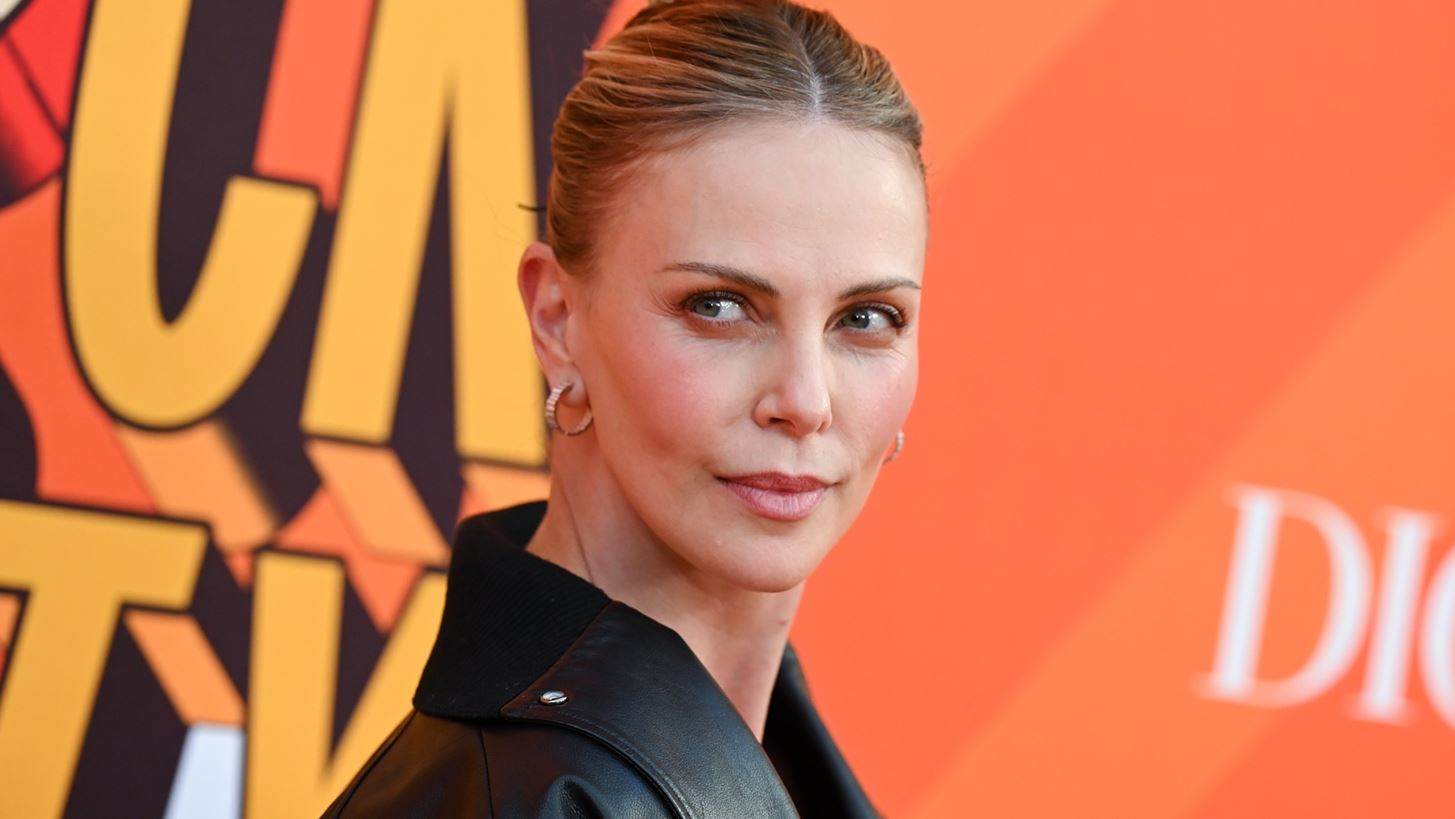 H &#x3BF;&#x3C1;&#x3B3;&#x3B9;&#x3C3;&#x3BC;&#x3AD;&#x3BD;&#x3B7; &#x3B1;&#x3C0;&#x3AC;&#x3BD;&#x3C4;&#x3B7;&#x3C3;&#x3B7; &#x3C4;&#x3B7;&#x3C2; Charlize Theron &#x3C3;&#x3C4;&#x3B7;&#x3BD; &#x3B5;&#x3C0;&#x3AF;&#x3B4;&#x3B5;&#x3B9;&#x3BE;&#x3B7; &#x3C0;&#x3BB;&#x3BF;&#x3CD;&#x3C4;&#x3BF;&#x3C5; &#x3C4;&#x3BF;&#x3C5; Jeff Bezos &#x3BA;&#x3B1;&#x3B9; &#x3C4;&#x3B7;&#x3C2; Lauren Sanchez