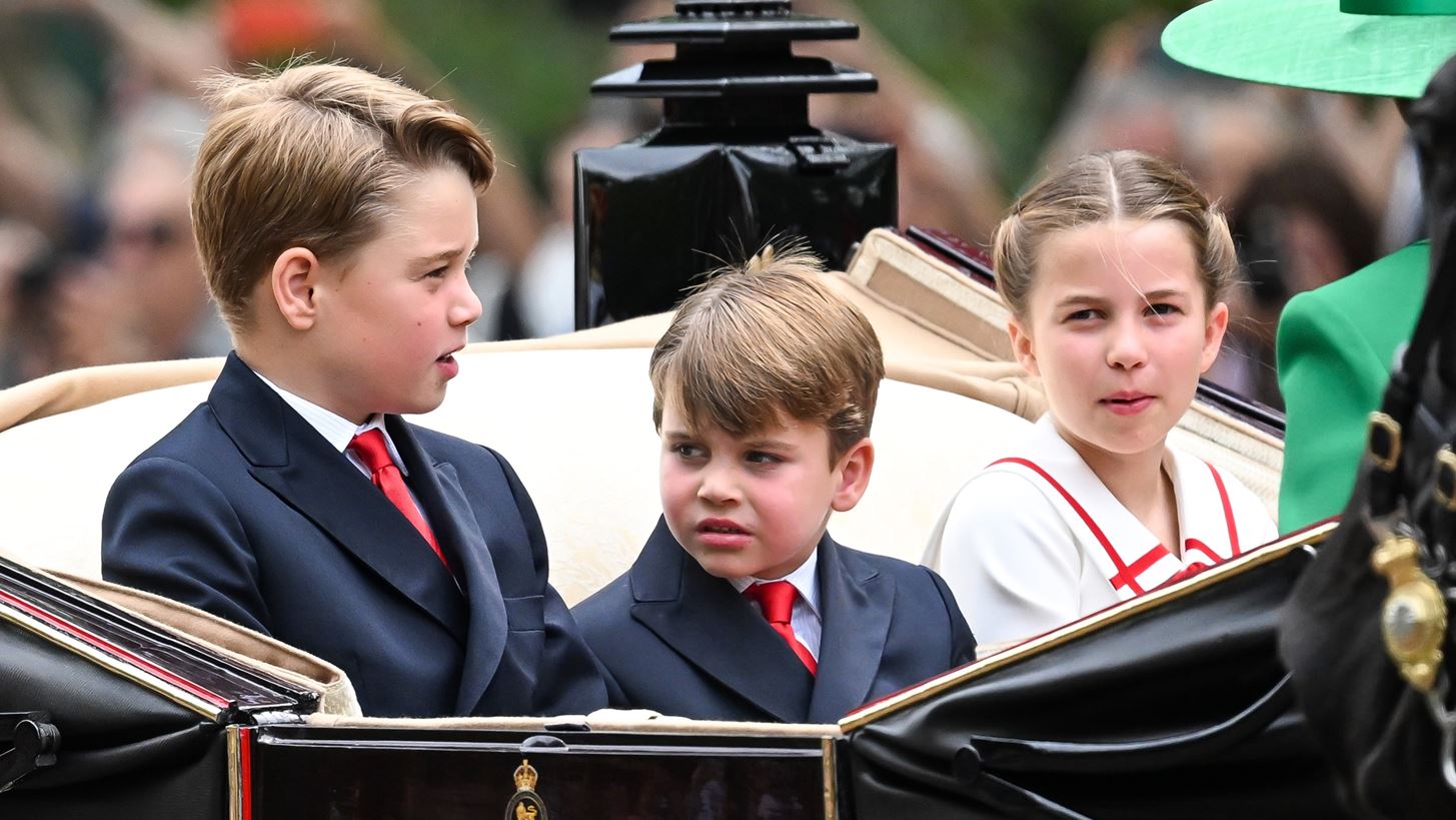 Trooping The Colour | &#x3A4;&#x3B1; &#x3C0;&#x3B1;&#x3B9;&#x3B4;&#x3B9;&#x3AC; &#x3C4;&#x3BF;&#x3C5; William &#x3BA;&#x3B1;&#x3B9; &#x3C4;&#x3B7;&#x3C2; Kate &#x3BA;&#x3BB;&#x3AD;&#x3B2;&#x3BF;&#x3C5;&#x3BD; &#x3BE;&#x3B1;&#x3BD;&#x3AC; &#x3C4;&#x3B7;&#x3BD; &#x3C0;&#x3B1;&#x3C1;&#x3B1;&#x3C3;&#x3C4;&#x3B1;&#x3C3;&#x3B7;