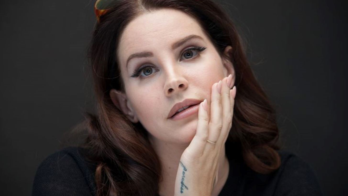 H Lana del Rey &#x3BC;&#x3CC;&#x3BB;&#x3B9;&#x3C2; &#x3BA;&#x3C5;&#x3BA;&#x3BB;&#x3BF;&#x3C6;&#x3CC;&#x3C1;&#x3B7;&#x3C3;&#x3B5; &#x3BD;&#x3AD;&#x3BF; single &#x3BC;&#x3B5; &#x3C4;&#x3AF;&#x3C4;&#x3BB;&#x3BF; Love
