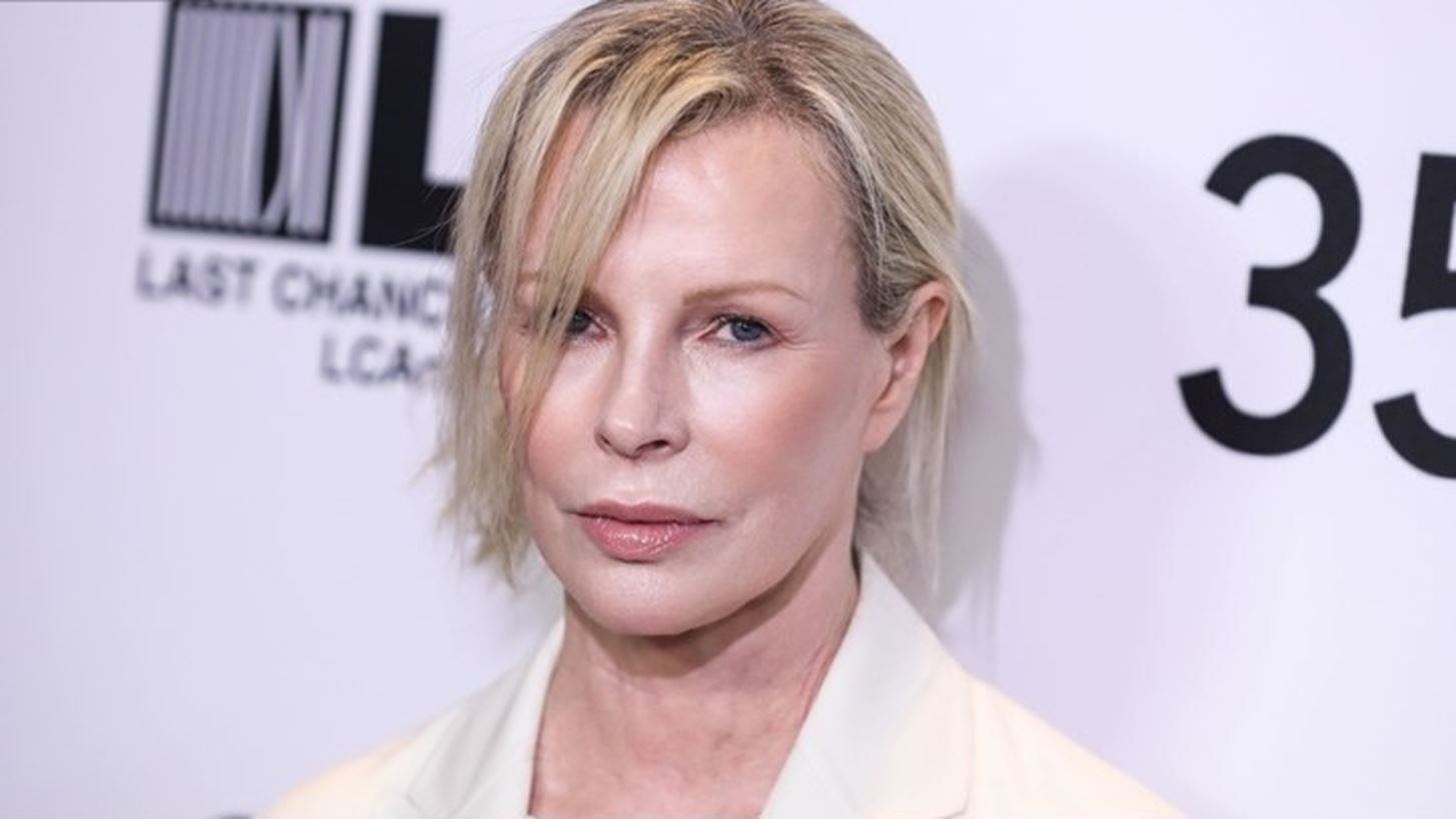 Kim Basinger | &#x397; &#x3C0;&#x3AC;&#x3BB;&#x3B7; &#x3BC;&#x3B5; &#x3C4;&#x3B7;&#x3BD; &#x3BA;&#x3B1;&#x3C4;&#x3AC;&#x3B8;&#x3BB;&#x3B9;&#x3C8;&#x3B7;, &#x3BF;&#x3B9; &#x3C4;&#x3C1;&#x3B9;&#x3BA;&#x3C5;&#x3BC;&#x3B9;&#x3CE;&#x3B4;&#x3B5;&#x3B9;&#x3C2; &#x3C3;&#x3C7;&#x3AD;&#x3C3;&#x3B5;&#x3B9;&#x3C2; &#x3BA;&#x3B1;&#x3B9; &#x3B5;&#x3BA;&#x3B5;&#x3AF;&#x3BD;&#x3B7; &#x3B7; &#x3C7;&#x3AC;&#x3C1;&#x3B7; &#x3C0;&#x3BF;&#x3C5; &#x3B5;&#x3AF;&#x3C7;&#x3B5; &#x3B6;&#x3B7;&#x3C4;&#x3AE;&#x3C3;&#x3B5;&#x3B9; &#x3C3;&#x3C4;&#x3BF;&#x3BD; &#x3C0;&#x3C1;&#x3CE;&#x3C4;&#x3BF; &#x3C4;&#x3B7;&#x3C2; &#x3C3;&#x3CD;&#x3B6;&#x3C5;&#x3B3;&#x3BF;