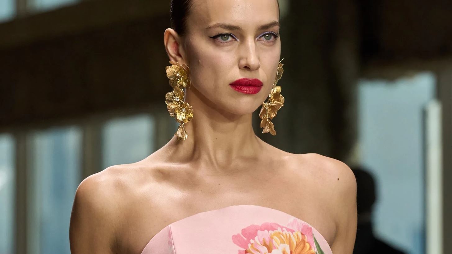 &#x397; Irina Shayk &#x3C6;&#x3CC;&#x3C1;&#x3B5;&#x3C3;&#x3B5; &#x3BC;&#x3C0;&#x3B9;&#x3BA;&#x3AF;&#x3BD;&#x3B9; &#x3B5;&#x3BB;&#x3BB;&#x3B7;&#x3BD;&#x3B9;&#x3BA;&#x3BF;&#x3CD; brand | &#x3A4;&#x3BF; &#x3BC;&#x3B1;&#x3B3;&#x3B9;&#x3CC; &#x3C0;&#x3BF;&#x3C5; &#x3BA;&#x3AC;&#x3B8;&#x3B5; &#x3B3;&#x3C5;&#x3BD;&#x3B1;&#x3AF;&#x3BA;&#x3B1; &#x3C7;&#x3C1;&#x3B5;&#x3B9;&#x3AC;&#x3B6;&#x3B5;&#x3C4;&#x3B1;&#x3B9;