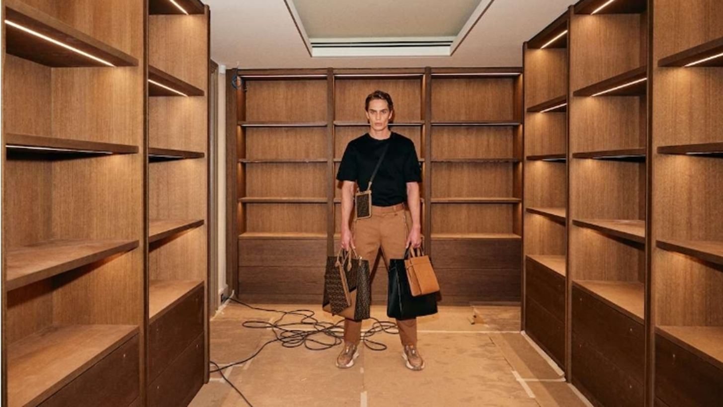 &#x3A3;&#x3C4;&#x3BF; Luisa World Man, &#x3C7;&#x3CE;&#x3C1;&#x3B5;&#x3C3;&#x3B5; &#x3BF;&#x3BB;&#x3CC;&#x3BA;&#x3BB;&#x3B7;&#x3C1;&#x3B7; &#x3B7; &#x3B1;&#x3BD;&#x3C4;&#x3C1;&#x3B9;&#x3BA;&#x3AE; &#x3BC;&#x3CC;&#x3B4;&#x3B1; &#x3C3;&#x3B5; &#x3AD;&#x3BD;&#x3B1;&#x3BD; &#x3CC;&#x3C1;&#x3BF;&#x3C6;&#x3BF;