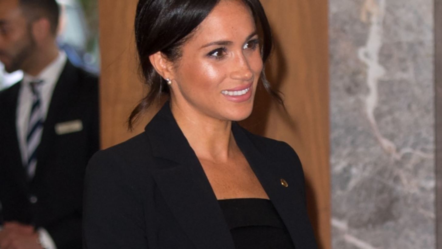 Royal Beauty | &#x3A4;&#x3B1; &#x3BC;&#x3C5;&#x3C3;&#x3C4;&#x3B9;&#x3BA;&#x3AC; &#x3C4;&#x3BF;&#x3C5; iconic bun &#x3C4;&#x3B7;&#x3C2; Meghan Markle