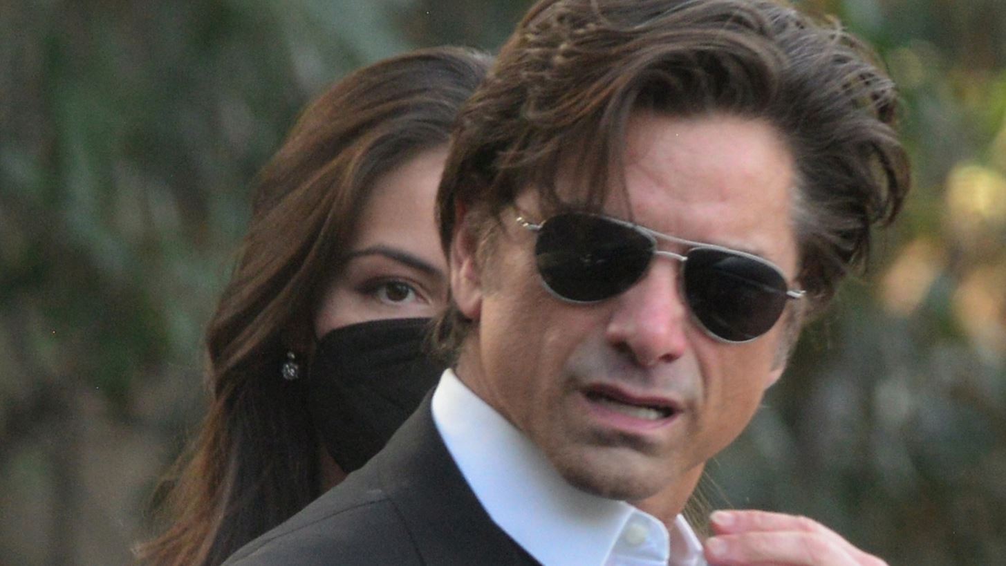 &#x397; &#x3AC;&#x3BB;&#x3BB;&#x3B7; &#x3C0;&#x3BB;&#x3B5;&#x3C5;&#x3C1;&#x3AC; &#x3C4;&#x3C9;&#x3BD; 60 | &#x39F; John Stamos &#x3C0;&#x3BF;&#x3B6;&#x3AC;&#x3C1;&#x3B5;&#x3B9; &#x3B3;&#x3C5;&#x3BC;&#x3BD;&#x3CC;&#x3C2; &#x3C3;&#x3C4;&#x3BF; &#x3BD;&#x3C4;&#x3BF;&#x3C5;&#x3C2; &#x3BA;&#x3B1;&#x3B9; &#x3C4;&#x3C1;&#x3B5;&#x3BB;&#x3B1;&#x3AF;&#x3BD;&#x3B5;&#x3B9; &#x3C4;&#x3BF;&#x3C5;&#x3C2; fans &#x3C4;&#x3BF;&#x3C5;
