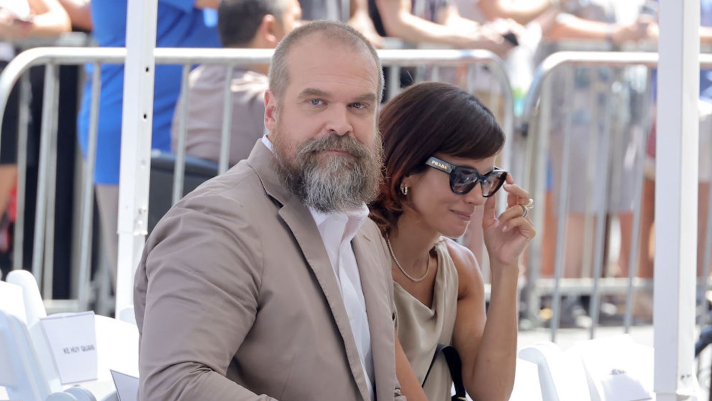 "Απιστία, ζήλια και ανοιχτός γάμος": Οι αποκαλύψεις της Lily Allen για τον γάμο της με τον David Harbour