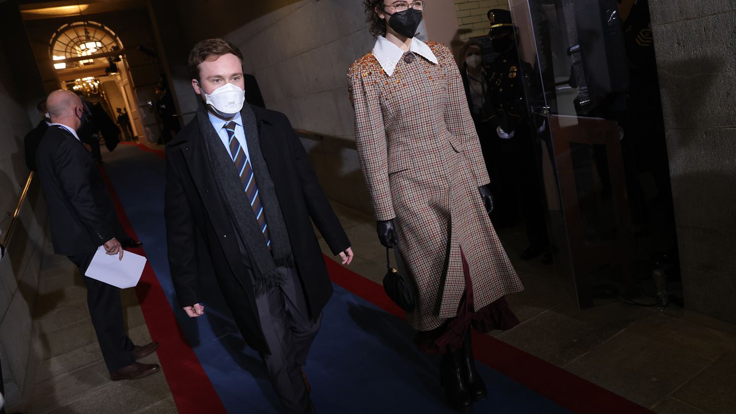 Ella Emhoff | H &#x3B8;&#x3B5;&#x3C4;&#x3AE; &#x3BA;&#x3CC;&#x3C1;&#x3B7; &#x3C4;&#x3B7;&#x3C2; Kamala Harris &#x3B5;&#x3AF;&#x3BD;&#x3B1;&#x3B9; style icon