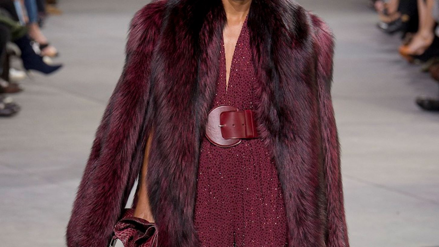 O Michael Kors &#x3C3;&#x3C4;&#x3B1;&#x3BC;&#x3B1;&#x3C4;&#x3AC; &#x3BD;&#x3B1; &#x3C7;&#x3C1;&#x3B7;&#x3C3;&#x3B9;&#x3BC;&#x3BF;&#x3C0;&#x3BF;&#x3B9;&#x3B5;&#x3AF; &#x3B3;&#x3BF;&#x3CD;&#x3BD;&#x3B1; &#x3C3;&#x3C4;&#x3B9;&#x3C2; &#x3B4;&#x3B7;&#x3BC;&#x3B9;&#x3BF;&#x3C5;&#x3C1;&#x3B3;&#x3AF;&#x3B5;&#x3C2; &#x3C4;&#x3BF;&#x3C5;