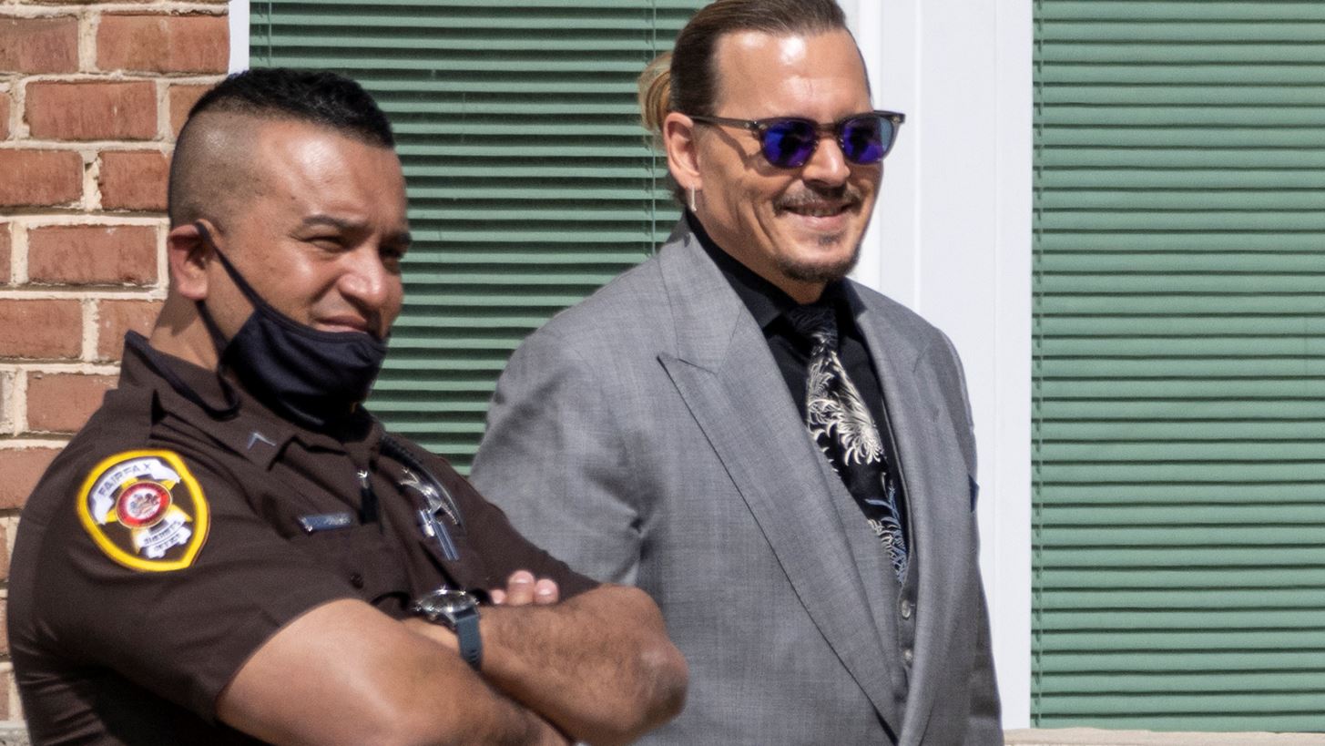&#x39F; Johnny Depp &#x3B4;&#x3B5;&#x3BD; &#x3BC;&#x3C0;&#x3BF;&#x3C1;&#x3B5;&#x3AF; &#x3BD;&#x3B1; &#x3C3;&#x3C5;&#x3B3;&#x3BA;&#x3C1;&#x3B1;&#x3C4;&#x3AE;&#x3C3;&#x3B5;&#x3B9; &#x3C4;&#x3B1; &#x3B3;&#x3AD;&#x3BB;&#x3B9;&#x3B1; &#x3C4;&#x3BF;&#x3C5; &#x3BA;&#x3B1;&#x3C4;&#x3AC; &#x3C4;&#x3B7; &#x3B4;&#x3B9;&#x3AC;&#x3C1;&#x3BA;&#x3B5;&#x3B9;&#x3B1; &#x3C4;&#x3B7;&#x3C2; &#x3B4;&#x3AF;&#x3BA;&#x3B7;&#x3C2; (&#x3B2;&#x3AF;&#x3BD;&#x3C4;&#x3B5;&#x3BF;)