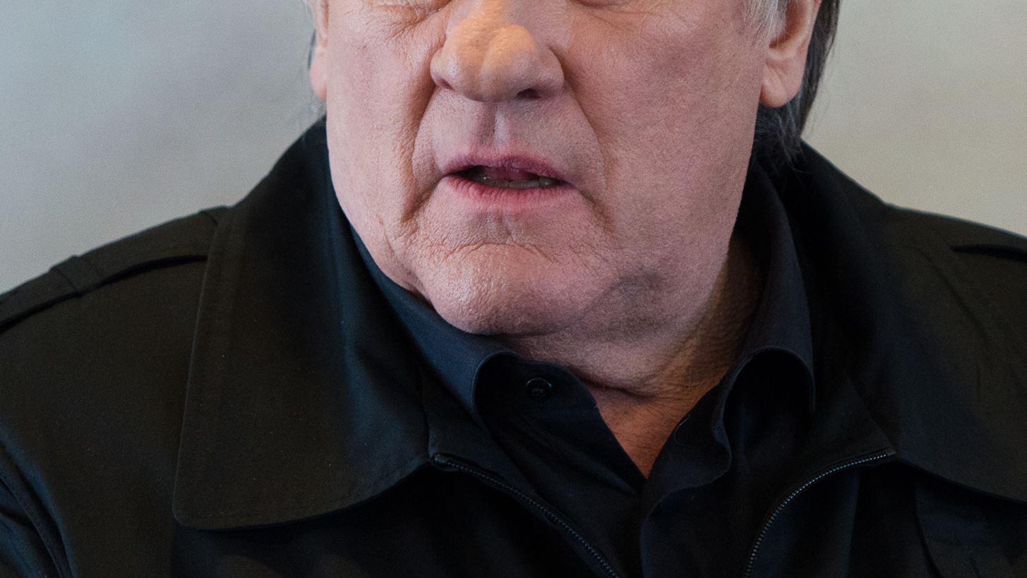 G&#xE9;rard Depardieu | 13 &#x3B3;&#x3C5;&#x3BD;&#x3B1;&#x3AF;&#x3BA;&#x3B5;&#x3C2; &#x3C4;&#x3BF;&#x3BD; &#x3BA;&#x3B1;&#x3C4;&#x3B7;&#x3B3;&#x3BF;&#x3C1;&#x3BF;&#x3CD;&#x3BD; &#x3B3;&#x3B9;&#x3B1; &#x3C3;&#x3B5;&#x3BE;&#x3BF;&#x3C5;&#x3B1;&#x3BB;&#x3B9;&#x3BA;&#x3AE; &#x3B2;&#x3AF;&#x3B1; &#x3BA;&#x3B1;&#x3B9; &#x3B1;&#x3C3;&#x3B5;&#x3BB;&#x3B3;&#x3B5;&#x3AF;&#x3C2; &#x3C0;&#x3C1;&#x3AC;&#x3BE;&#x3B5;&#x3B9;&#x3C2;