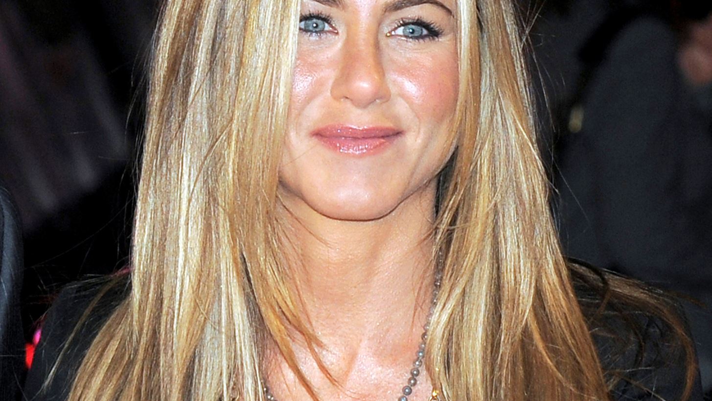 &#x3A4;&#x3BF; &#x3AC;&#x3BA;&#x3C1;&#x3C9;&#x3C2; &#x3BD;&#x3B5;&#x3B1;&#x3BD;&#x3B9;&#x3BA;&#x3AC; hair trends &#x3C0;&#x3BF;&#x3C5; &#x3B7; Jennifer Aniston &#x3C5;&#x3B9;&#x3BF;&#x3B8;&#x3B5;&#x3C4;&#x3B5;&#x3AF; &#x3B1;&#x3BA;&#x3CC;&#x3BC;&#x3B1; &#x3BA;&#x3B1;&#x3B9; &#x3C3;&#x3C4;&#x3B1; 53 &#x3C4;&#x3B7;&#x3C2;