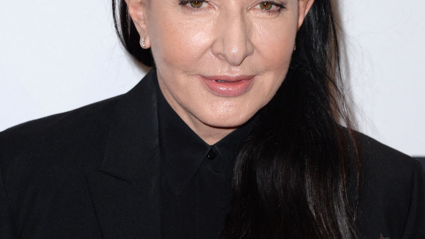 &quot;&#x3A0;&#x3B5;&#x3AF;&#x3C4;&#x3B5; &#x3C4;&#x3B1; &#x3C0;&#x3B1;&#x3C1;&#x3AC;&#x3C0;&#x3BF;&#x3BD;&#x3AC; &#x3C3;&#x3B1;&#x3C2; &#x3C3;&#x3B5; &#x3AD;&#x3BD;&#x3B1; &#x3B4;&#x3AD;&#x3BD;&#x3C4;&#x3C1;&#x3BF;&quot; &#x3C0;&#x3C1;&#x3BF;&#x3C4;&#x3C1;&#x3AD;&#x3C0;&#x3B5;&#x3B9; &#x3B7; Marina Abramovi&#x107;